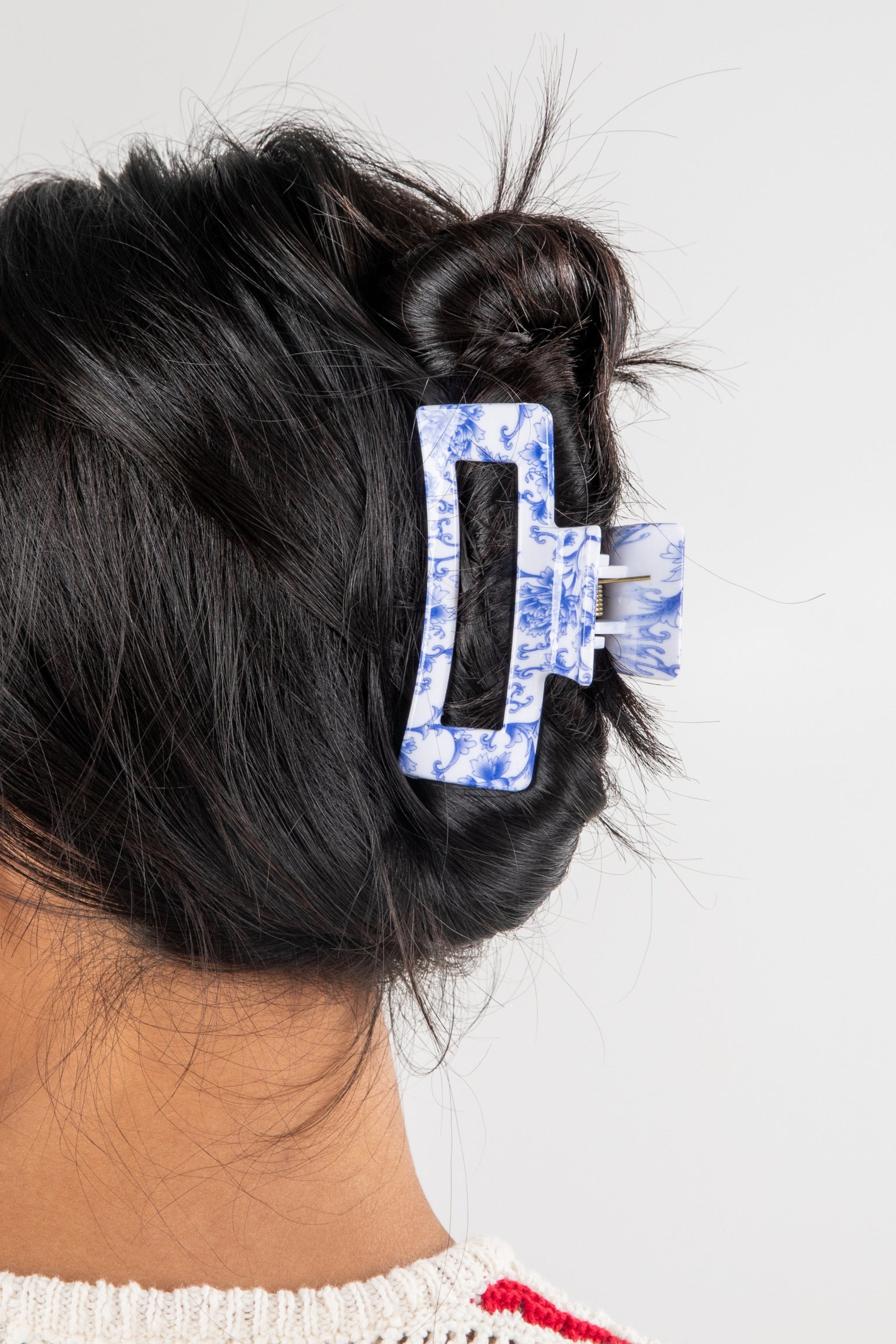 Blue and white marbled hair clip in a person&