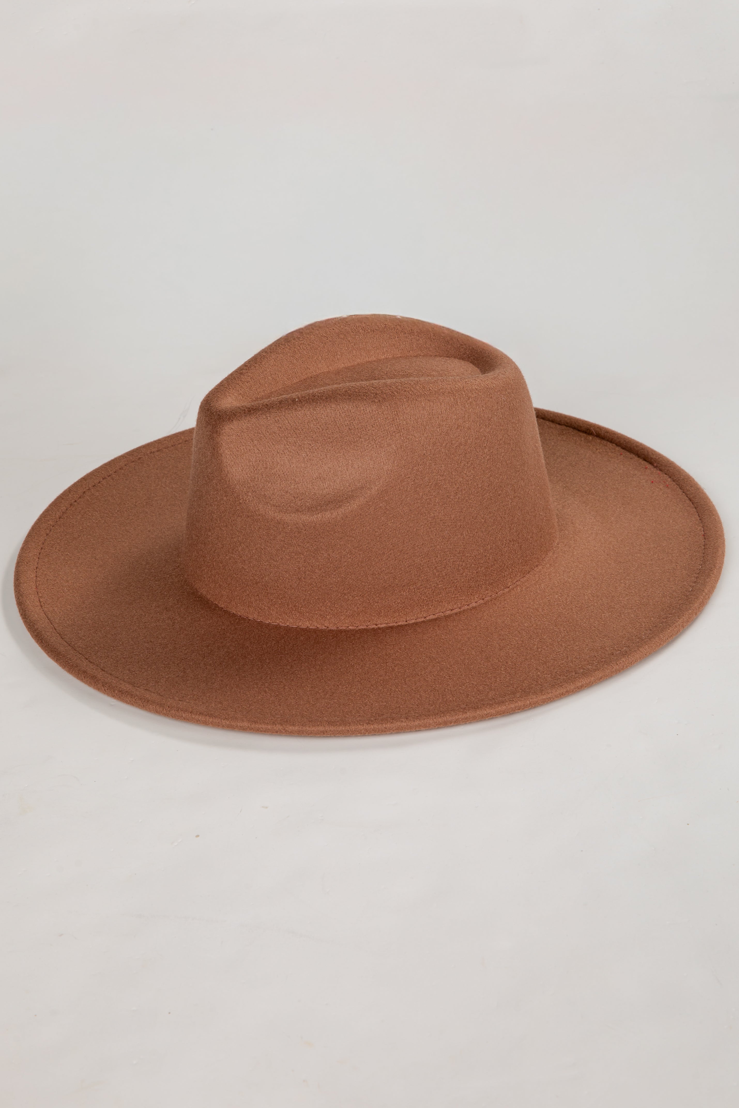 wide brim hat