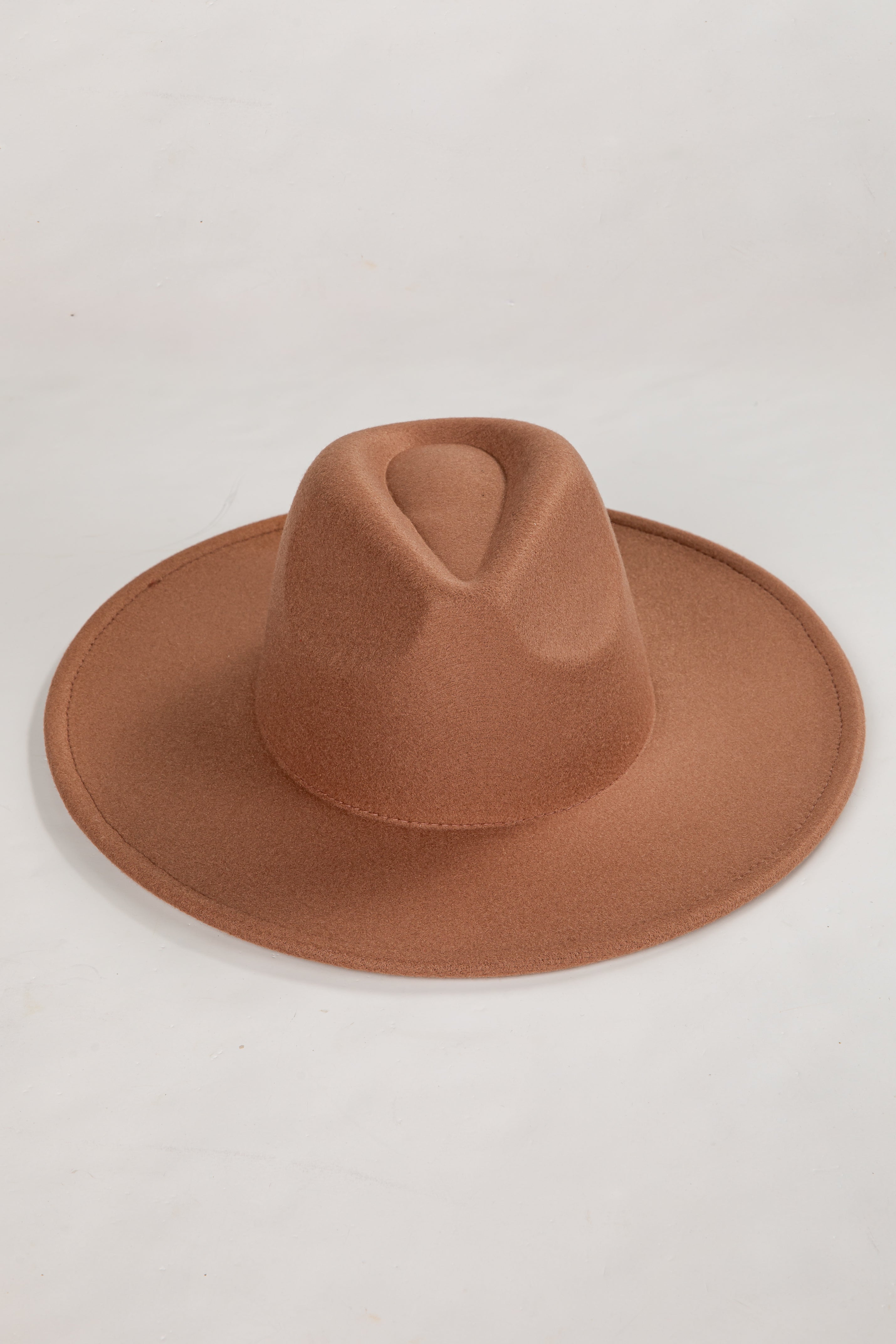wide brim hat