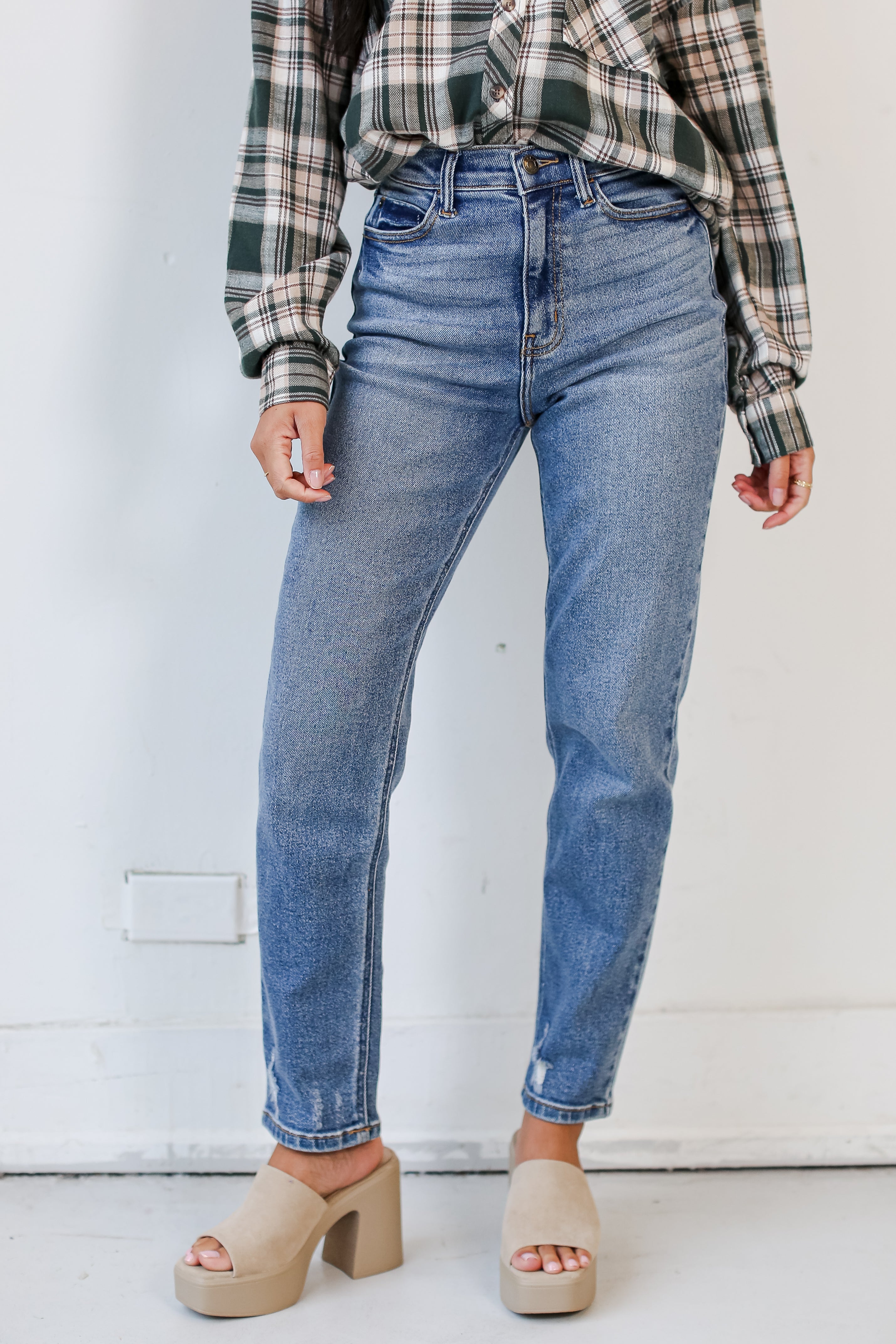 medium wash Mom Jeans close up view