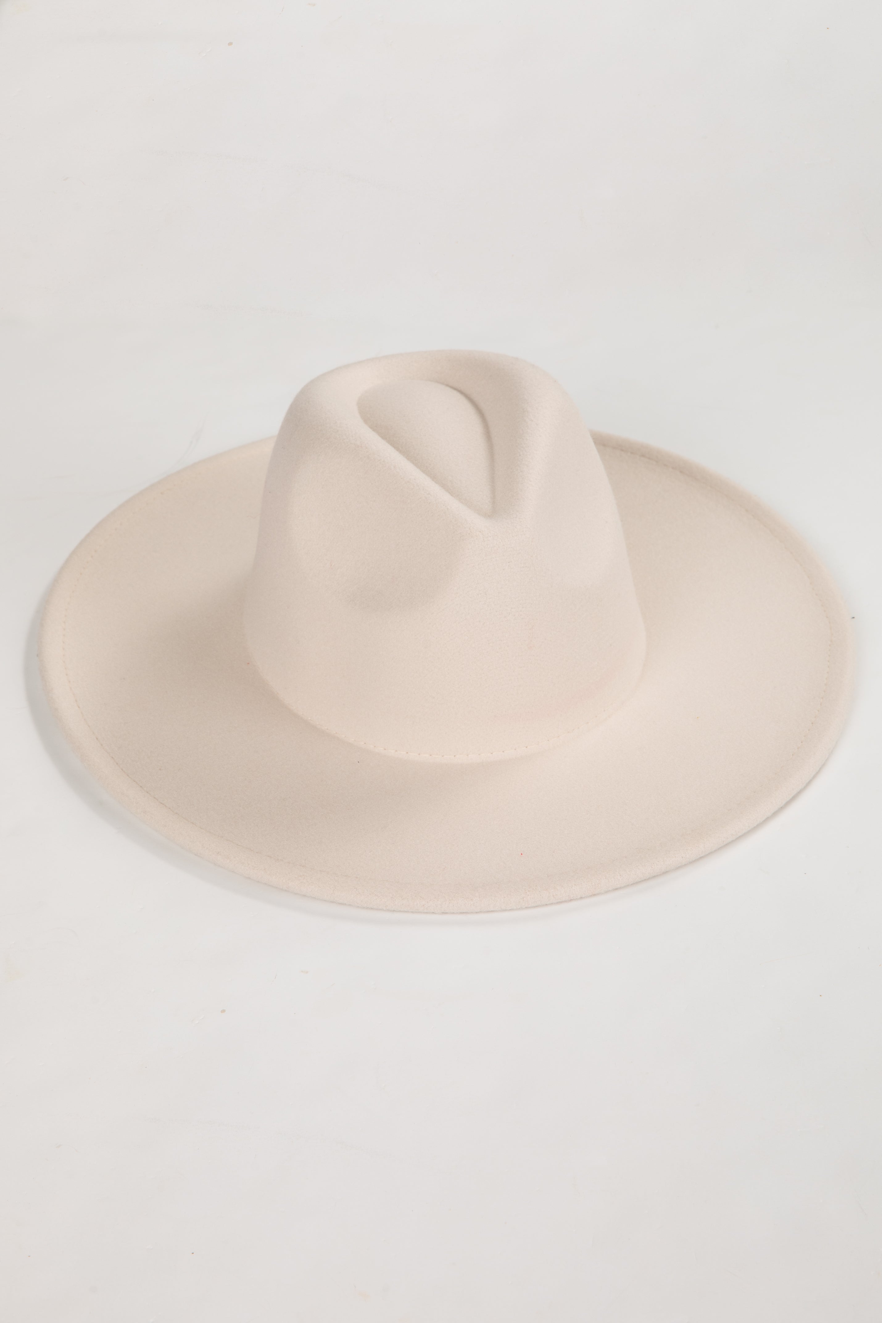 wide brim hat