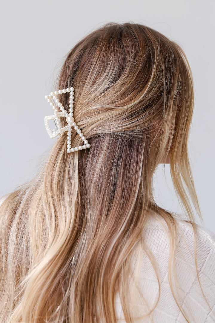 Pearl Bow Claw Hair Clip on model