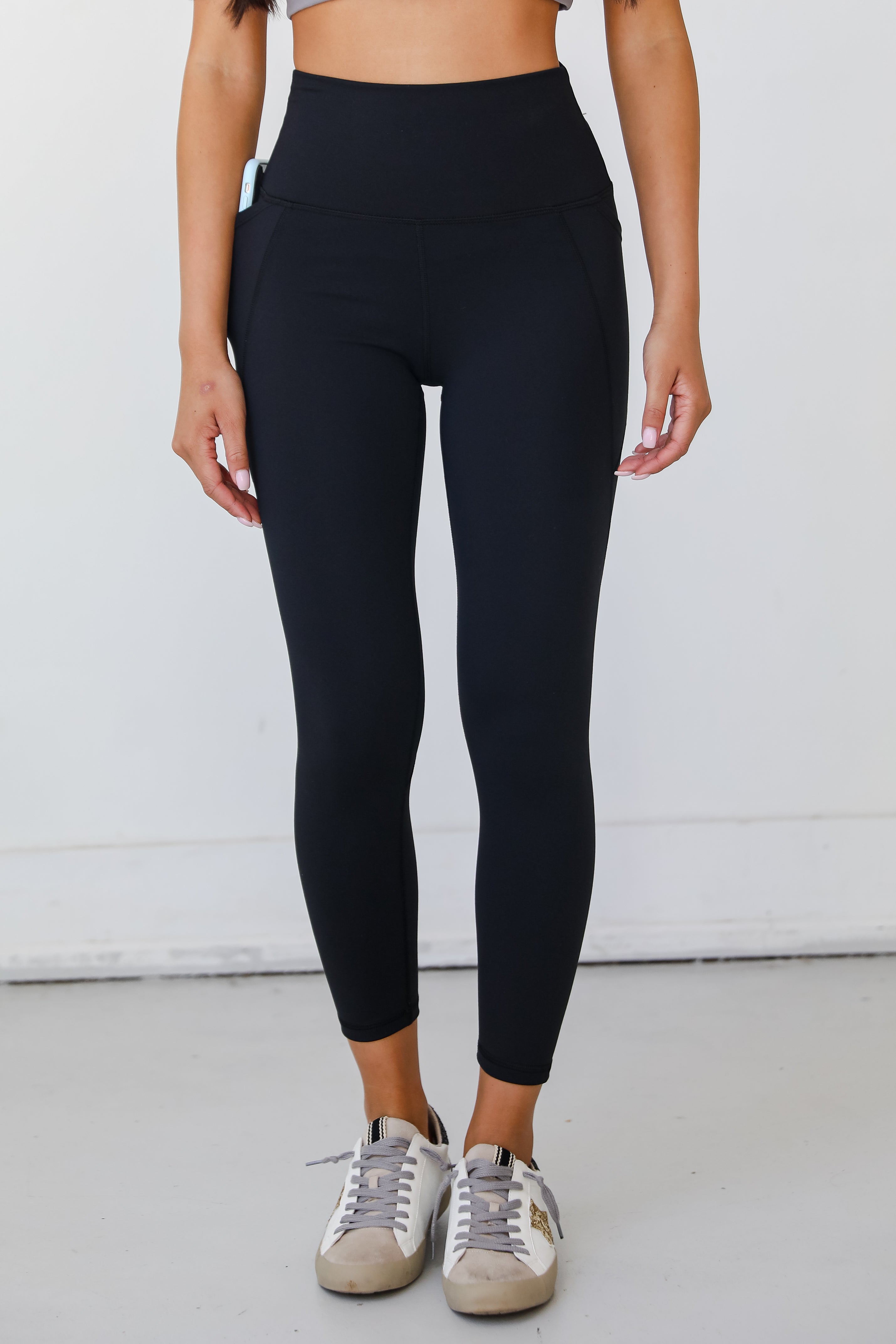 black High-Waisted 7/8 Leggings front view