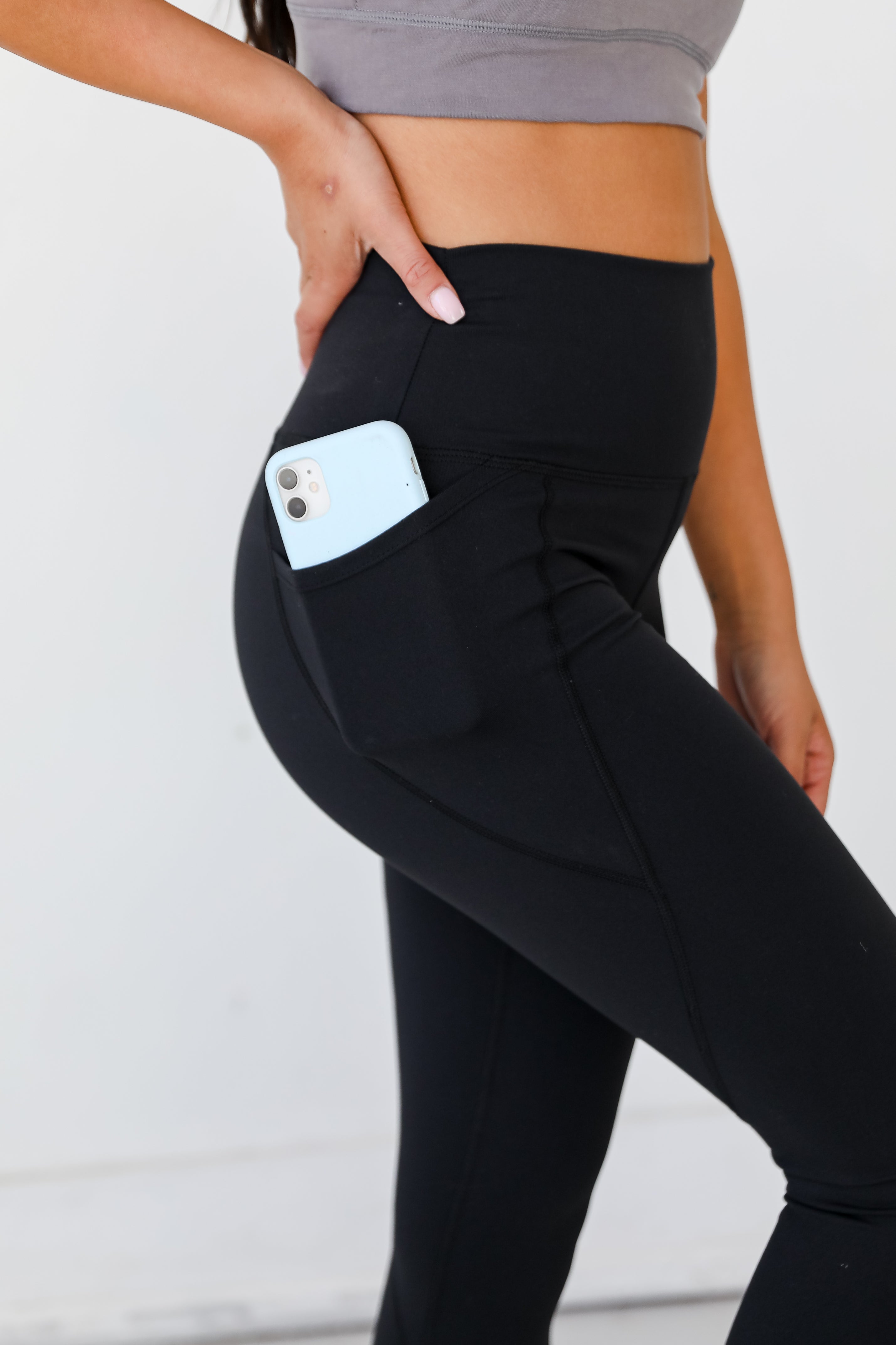 black High-Waisted 7/8 Leggings side view