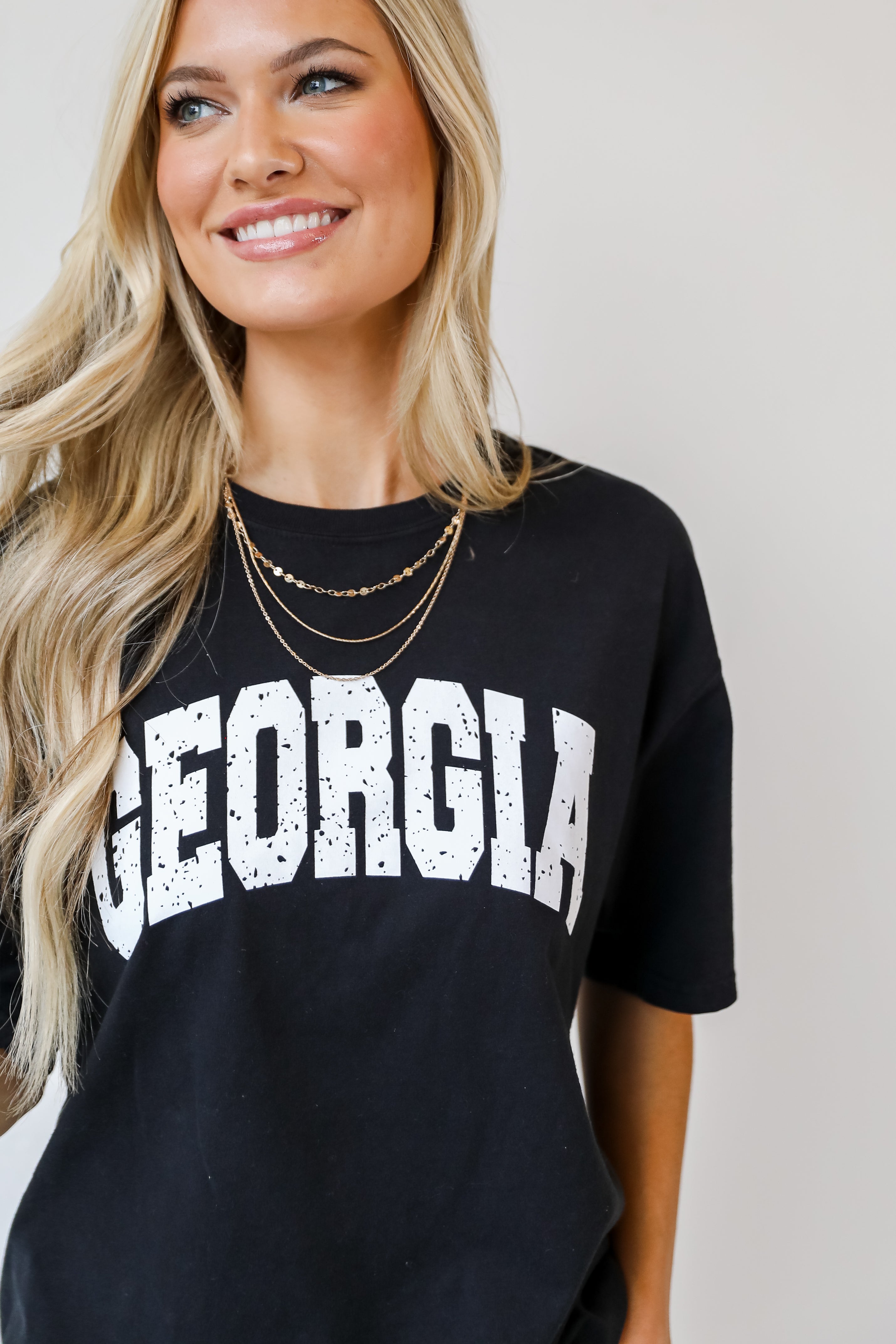 Georgia Tee in black close up