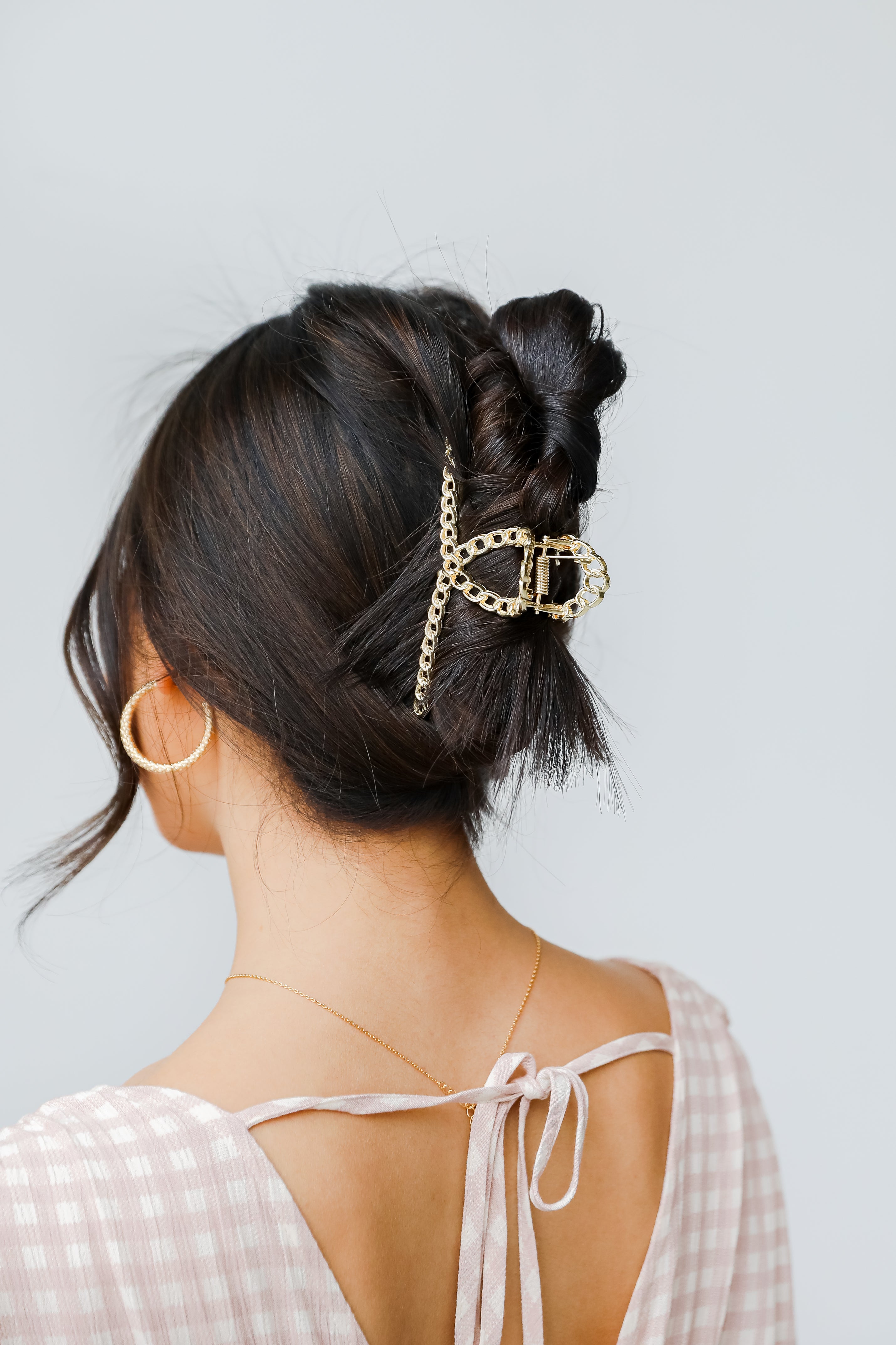 Gold Chainlink Claw Hair Clip close up