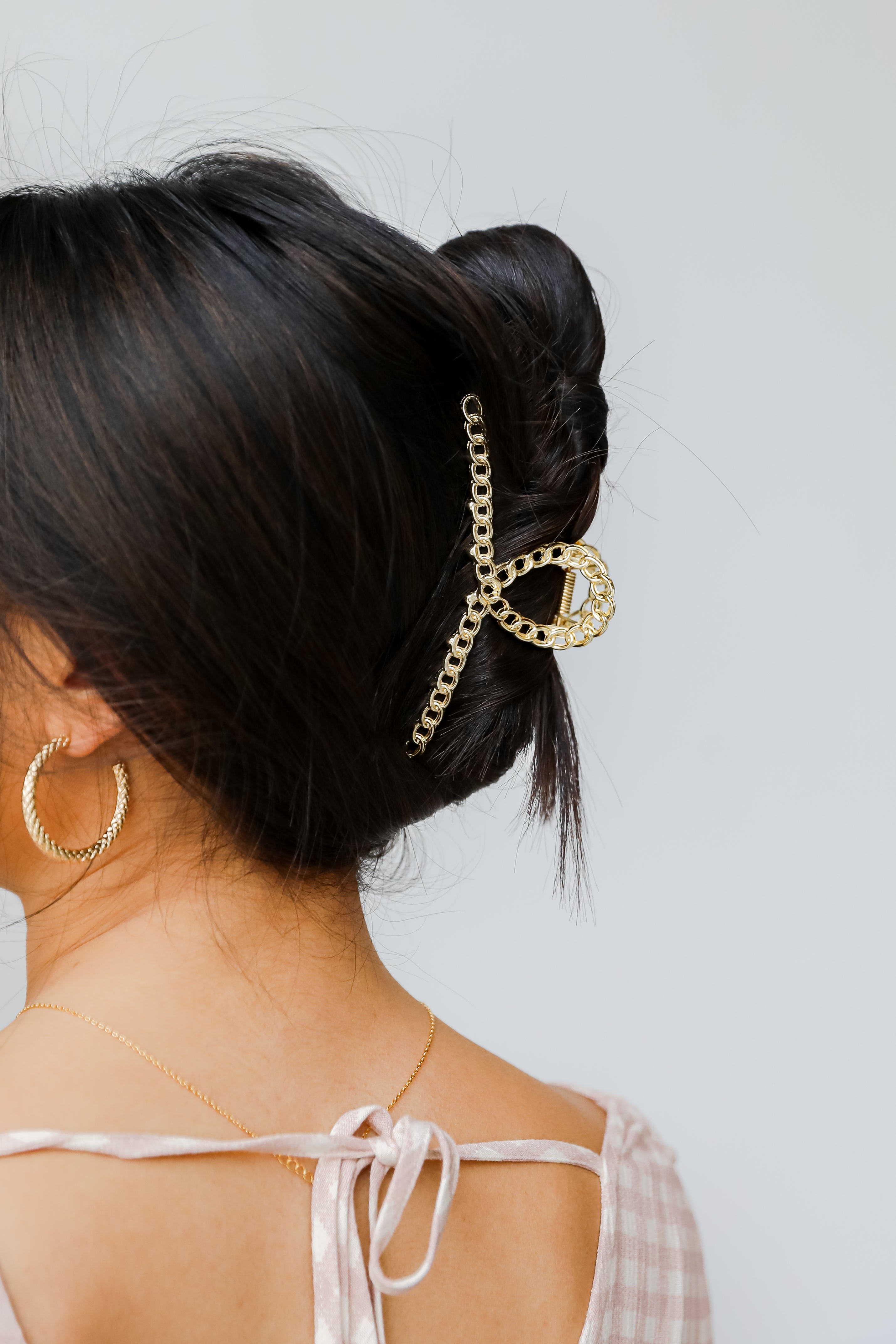 Gold Chainlink Claw Hair Clip on model