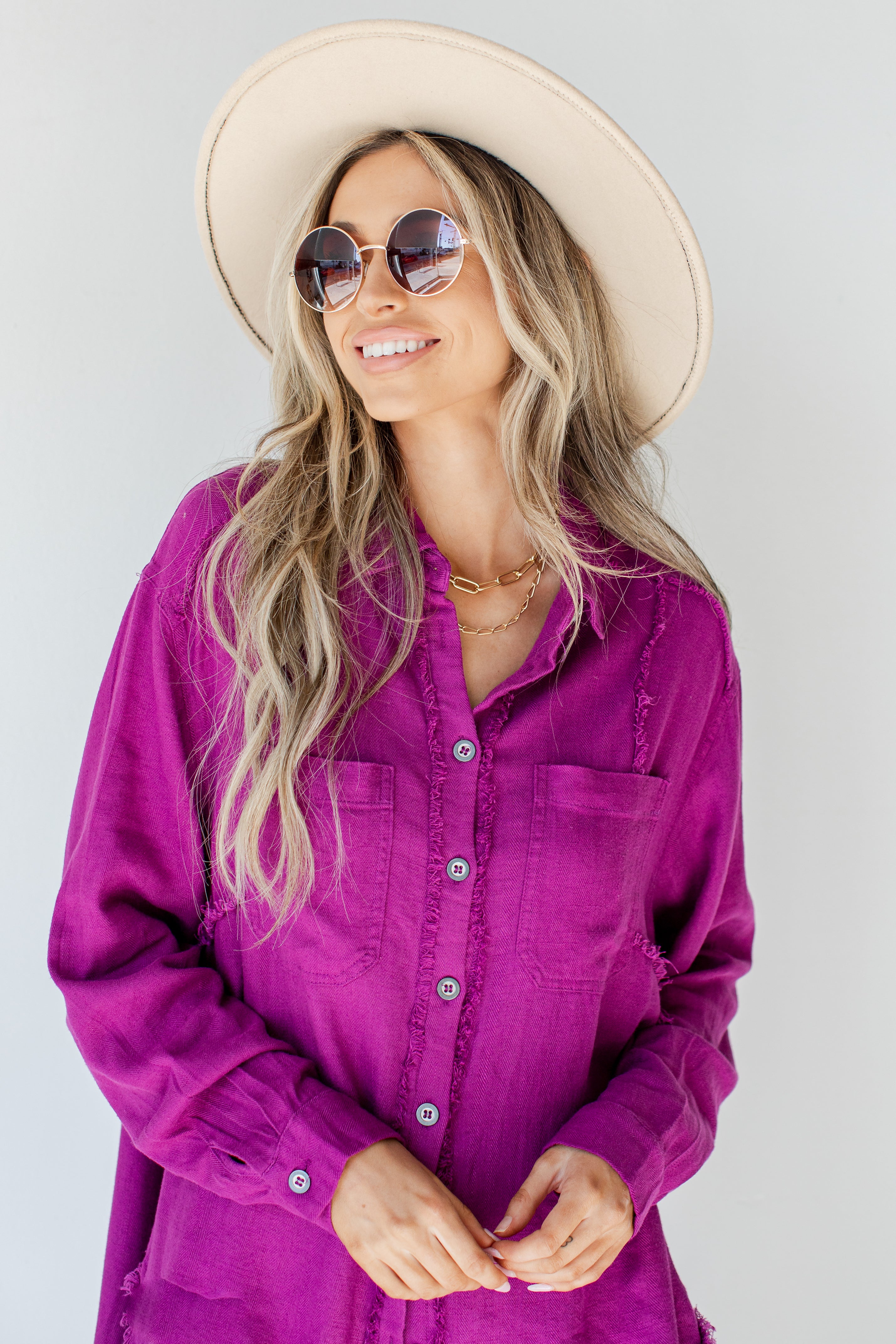 Linen Blouse in fuchsia close up