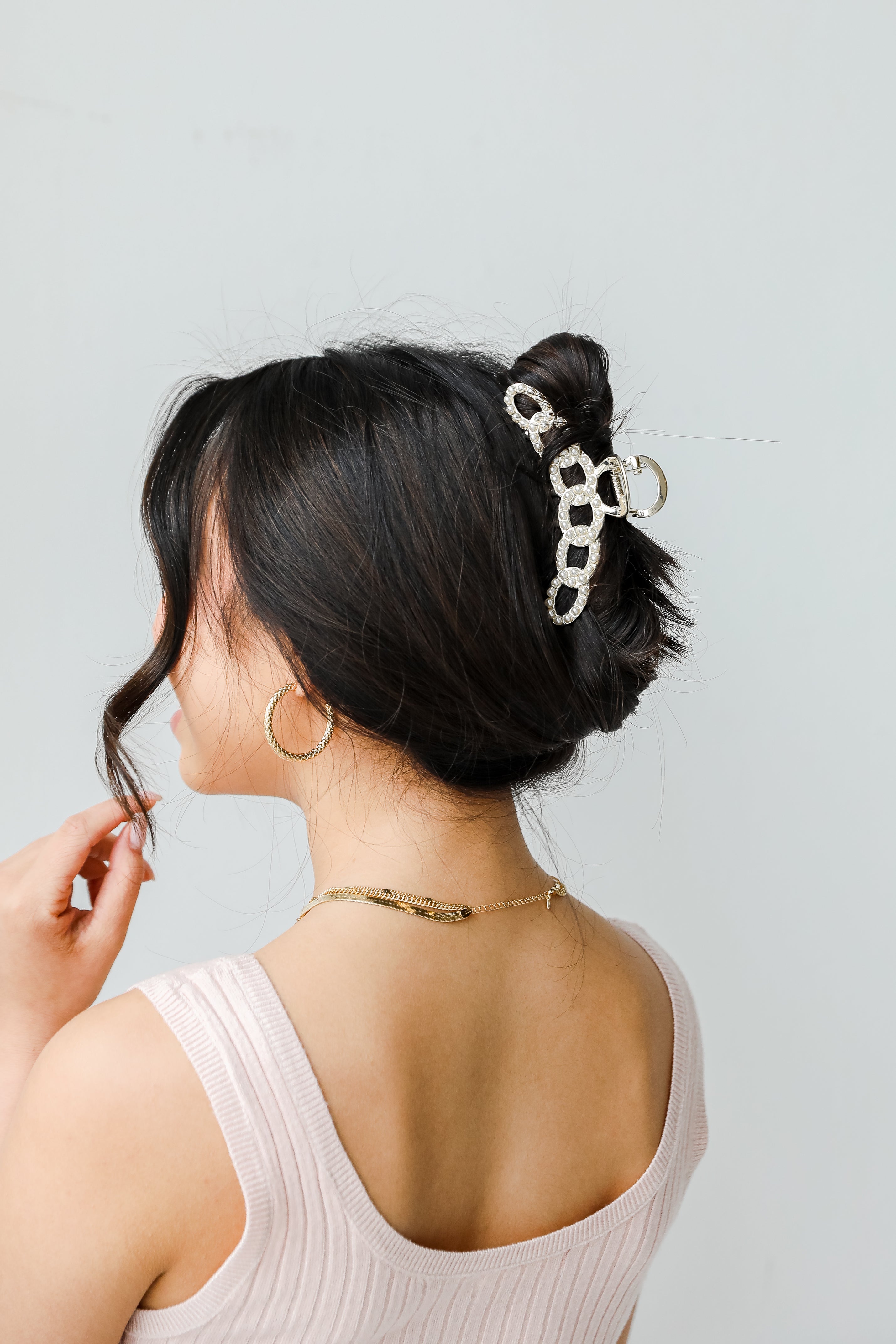 Pearl Claw Hair Clip on model