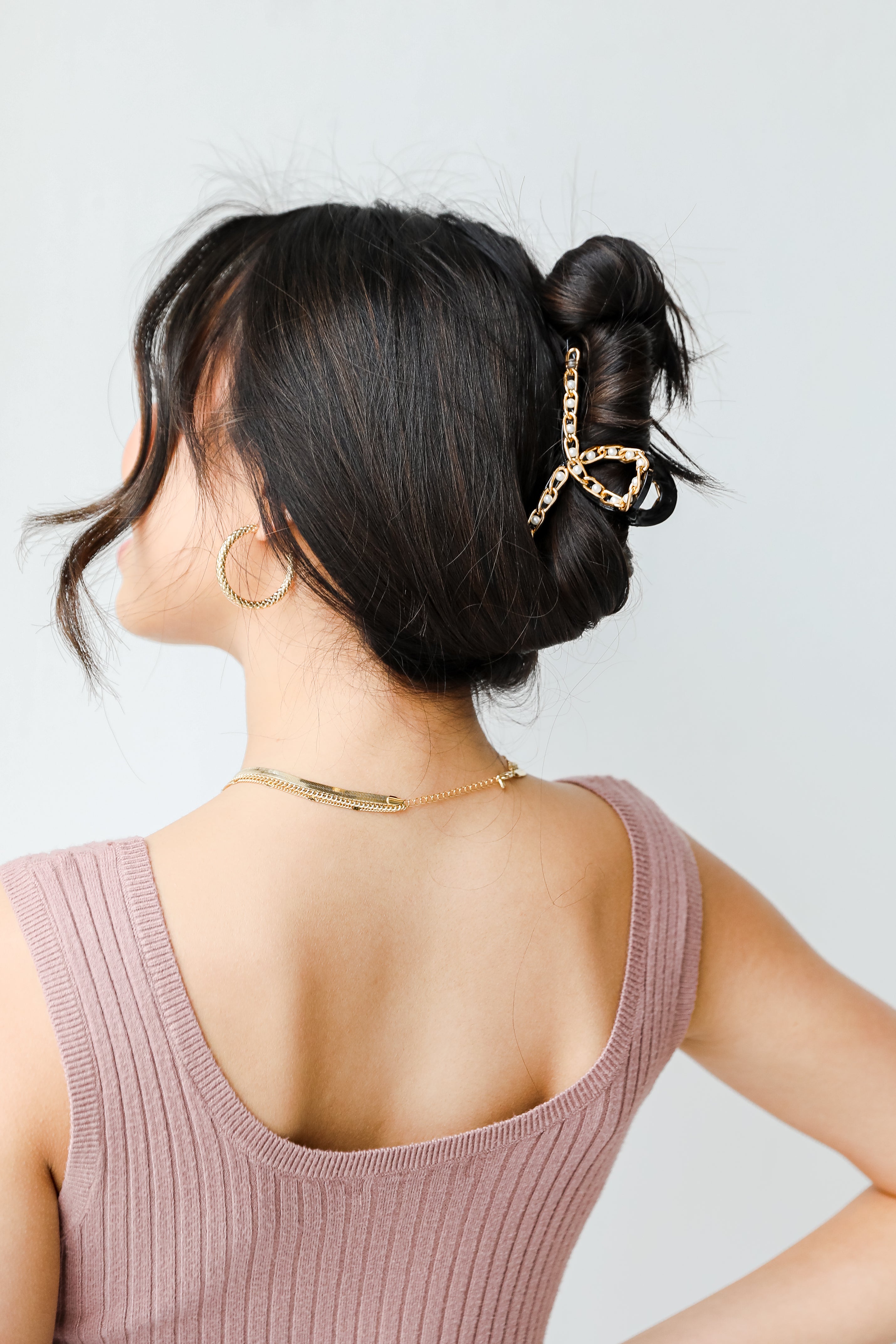 Pearl Chain Claw Hair Clip on model