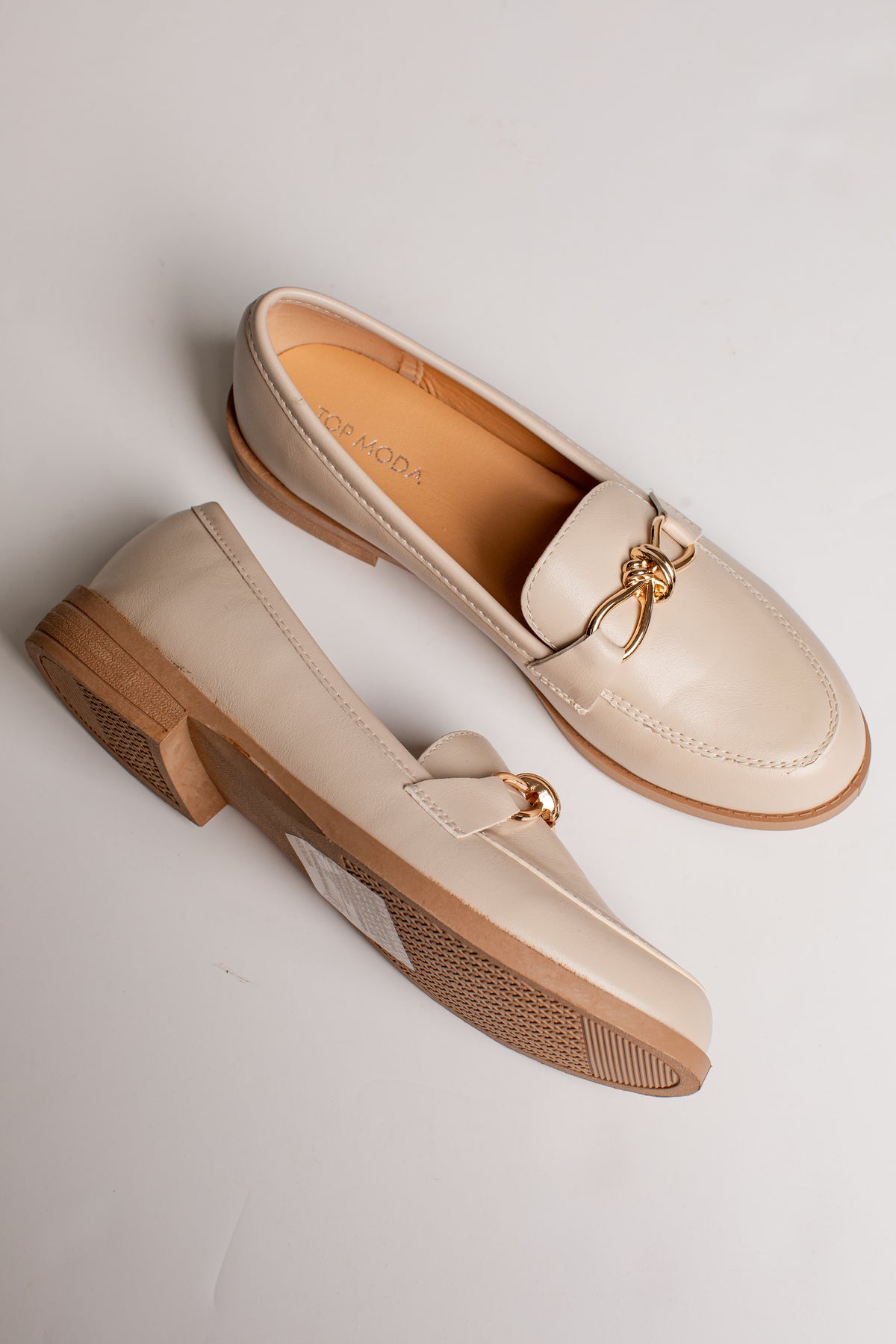 A pair of women&