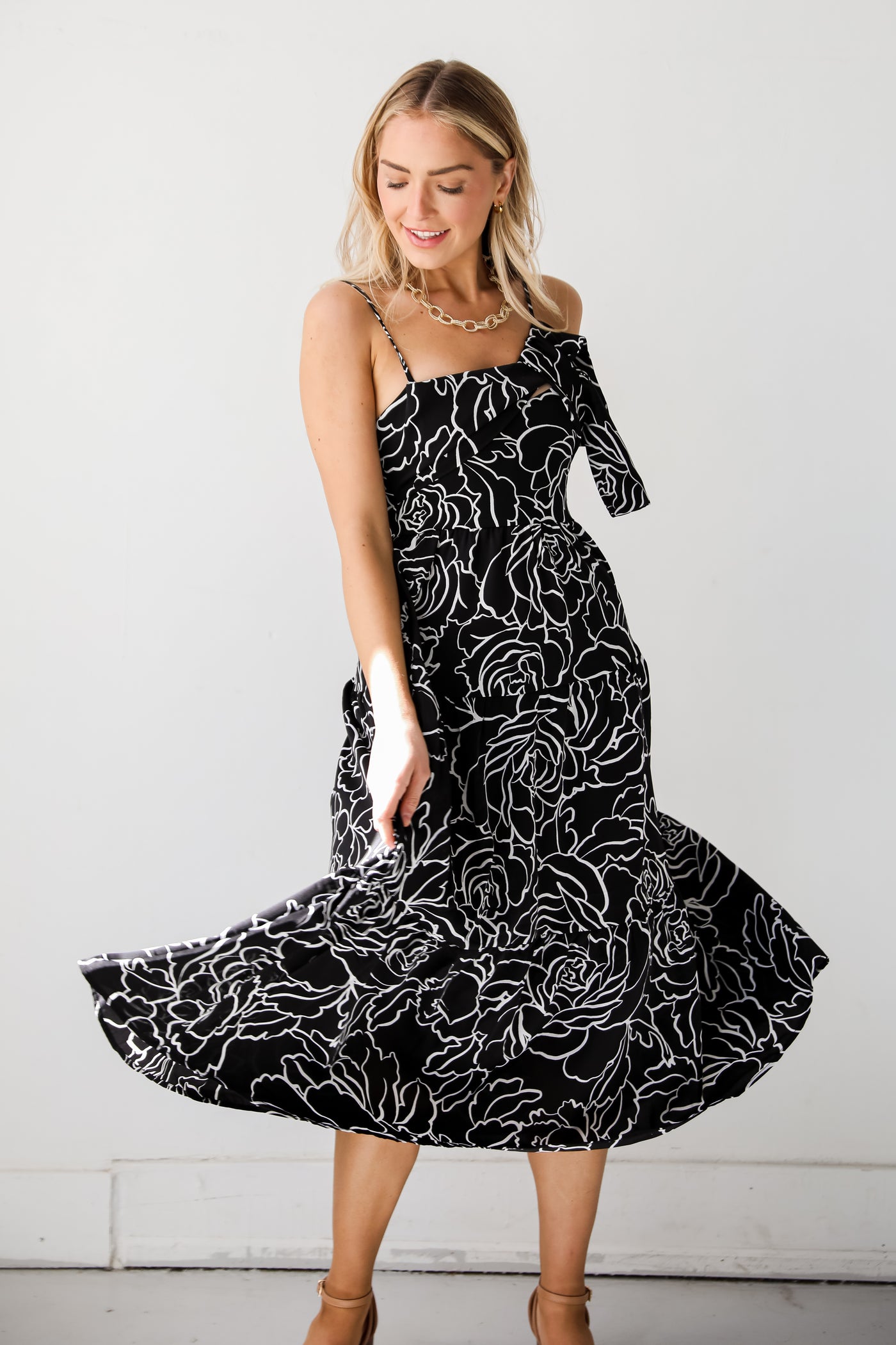 chic Black Tiered Floral Midi Dress