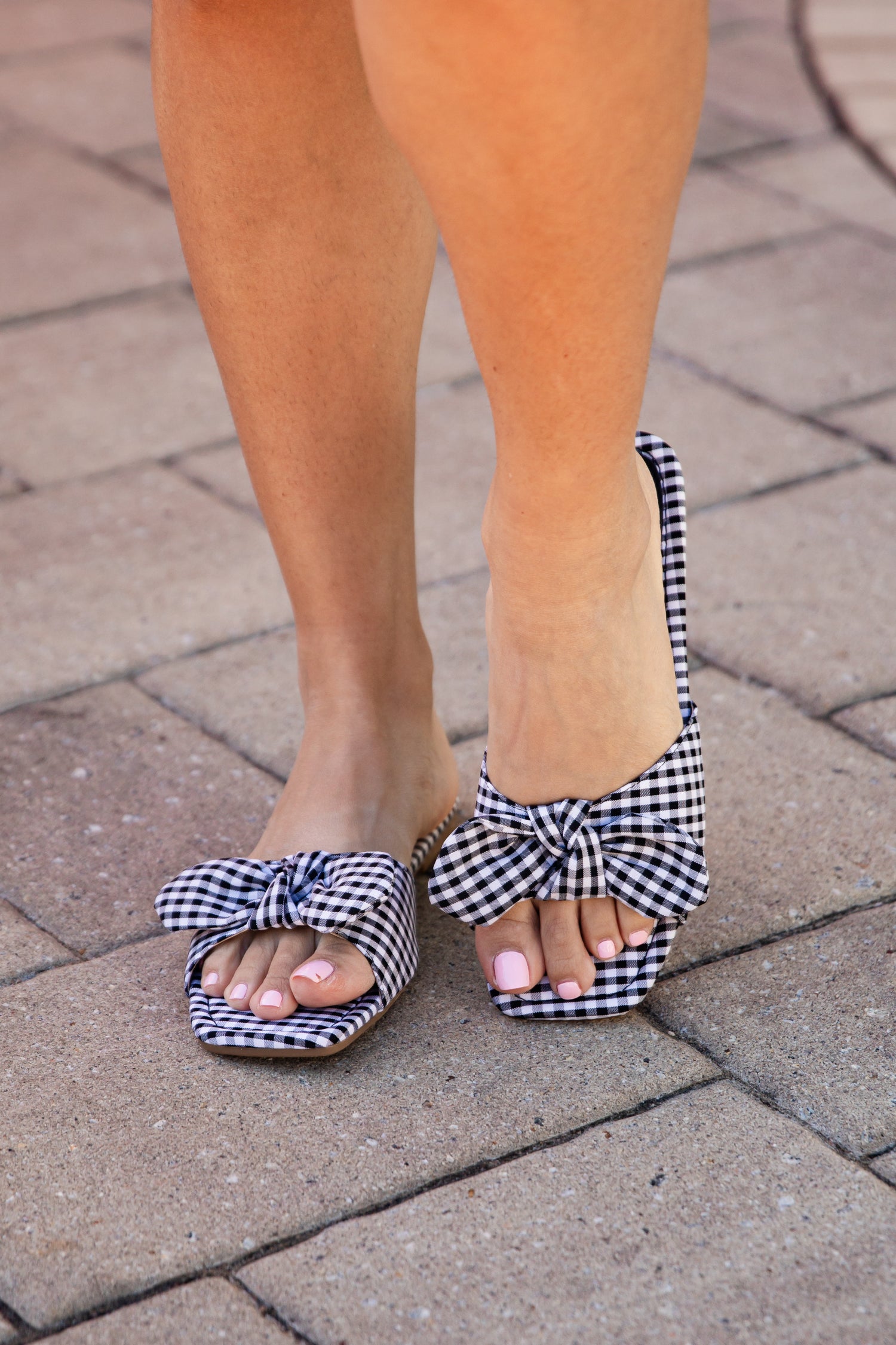 Bow Moment Gingham Black Slide Sandals | Trendy Women Shoes