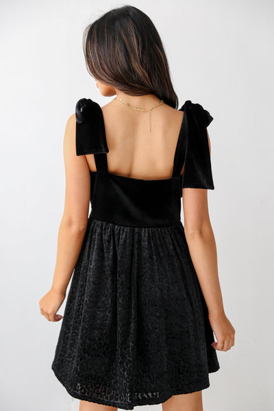 trendy black dress
