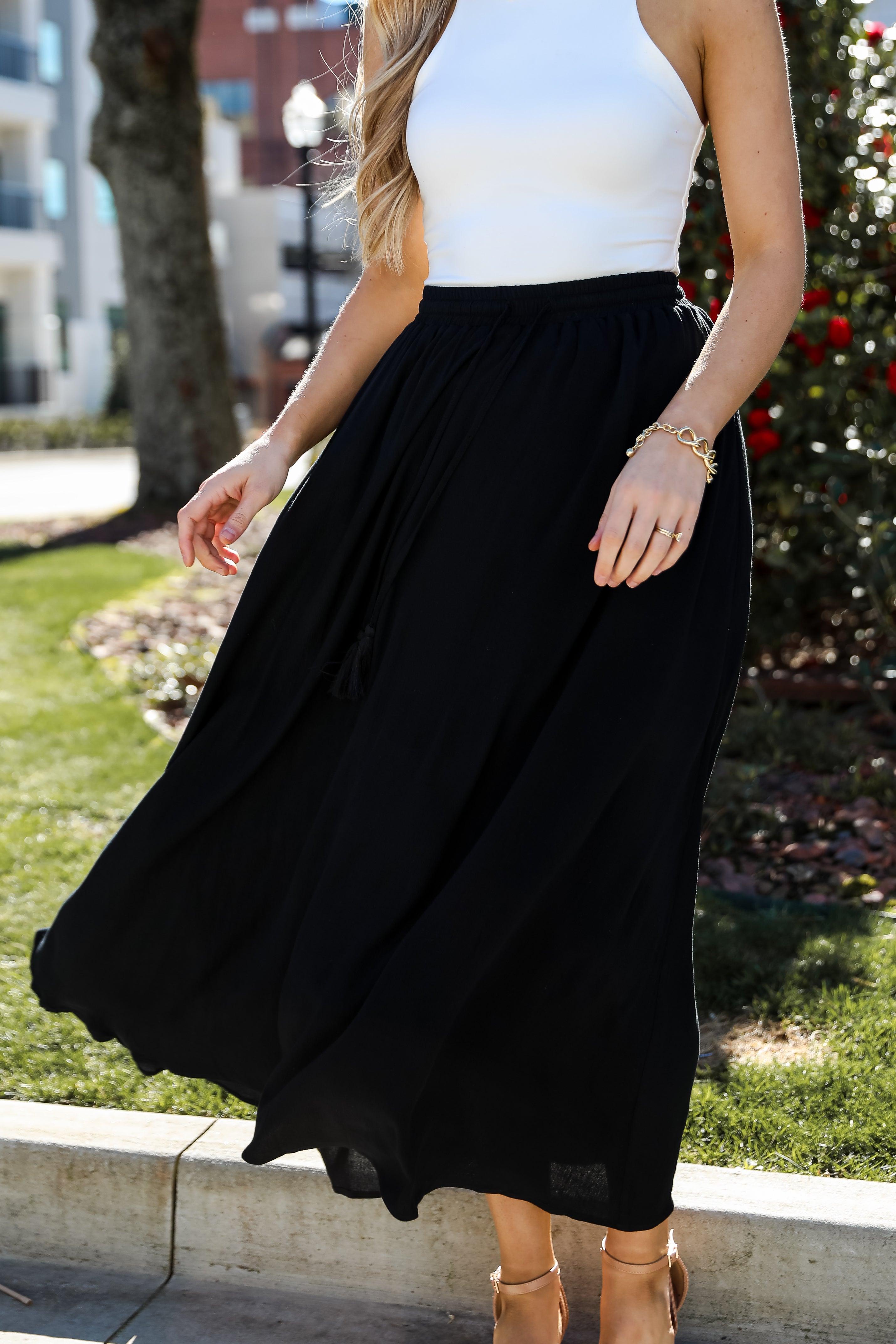 Outfit ideas for long black skirt hotsell