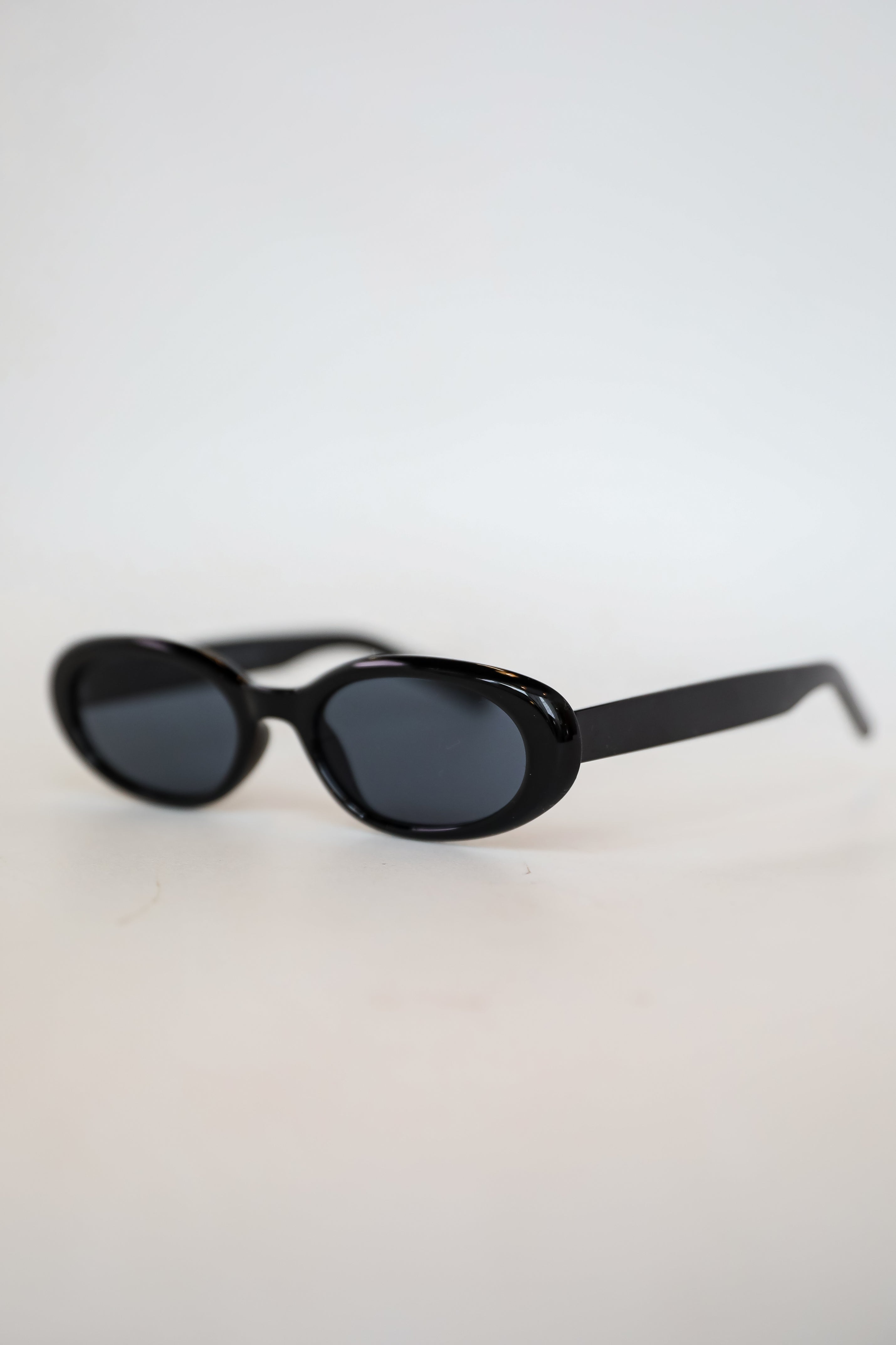 Chic Gaze Oval Sunglasses