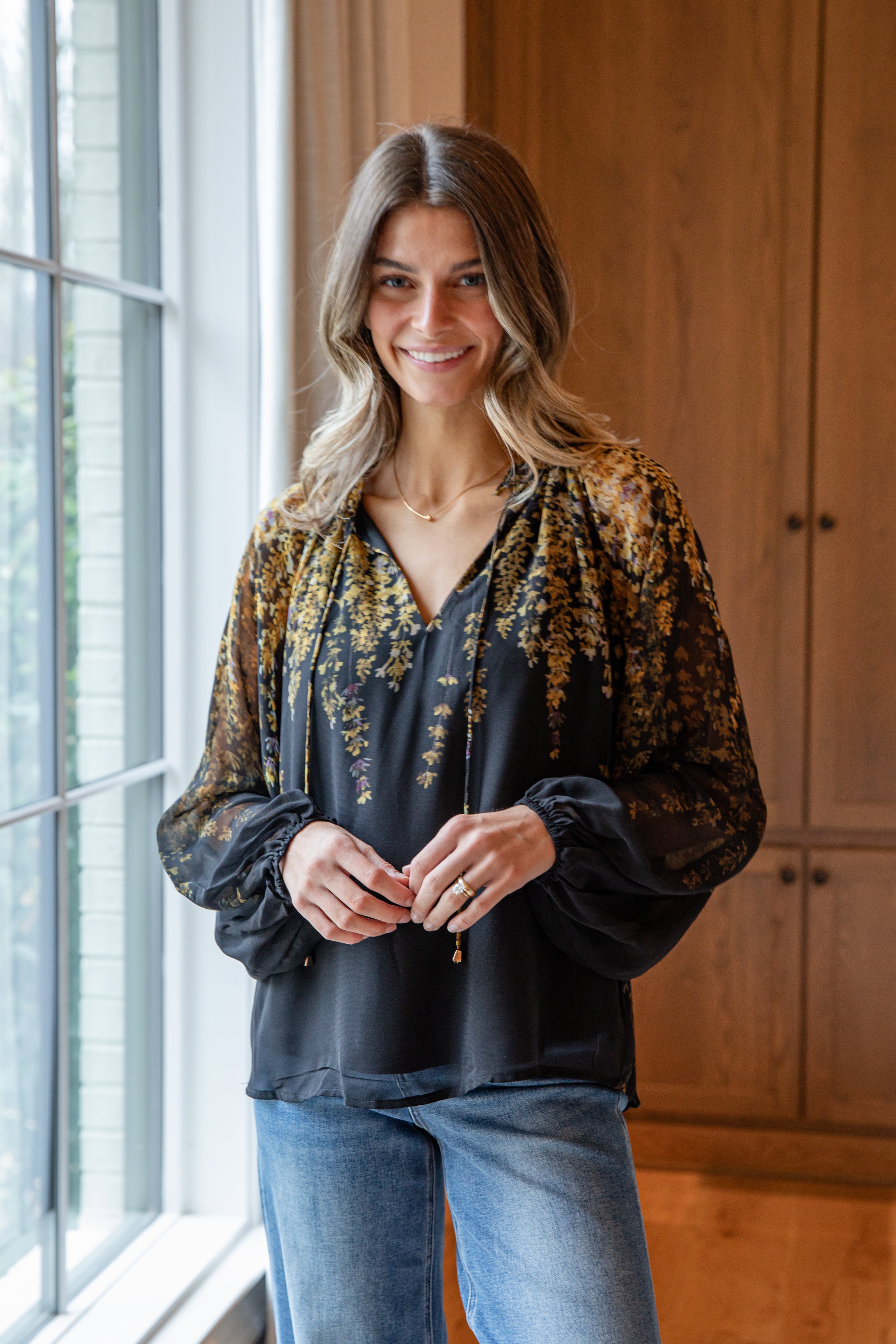 【美品】yilon Joli flower blouse black Golden Petal Evening Black Blouse | Trendy Women Tops | Dress Up