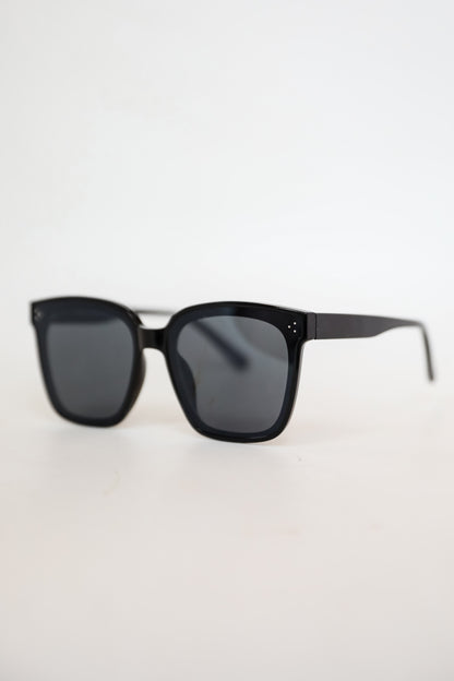 Iconic View Black Square Sunglasses