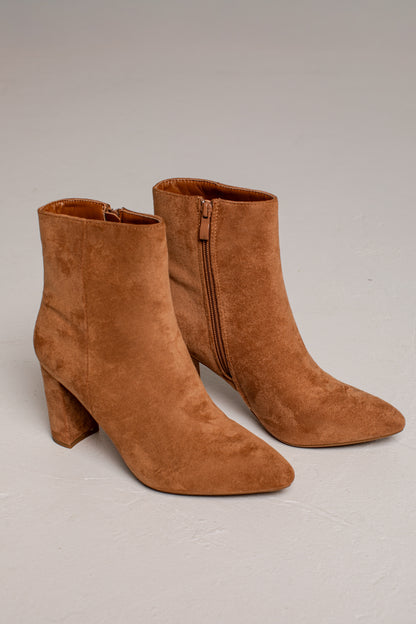A pair of women&