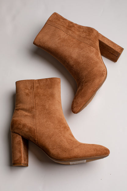 A pair of women&