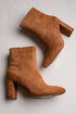 A pair of women&