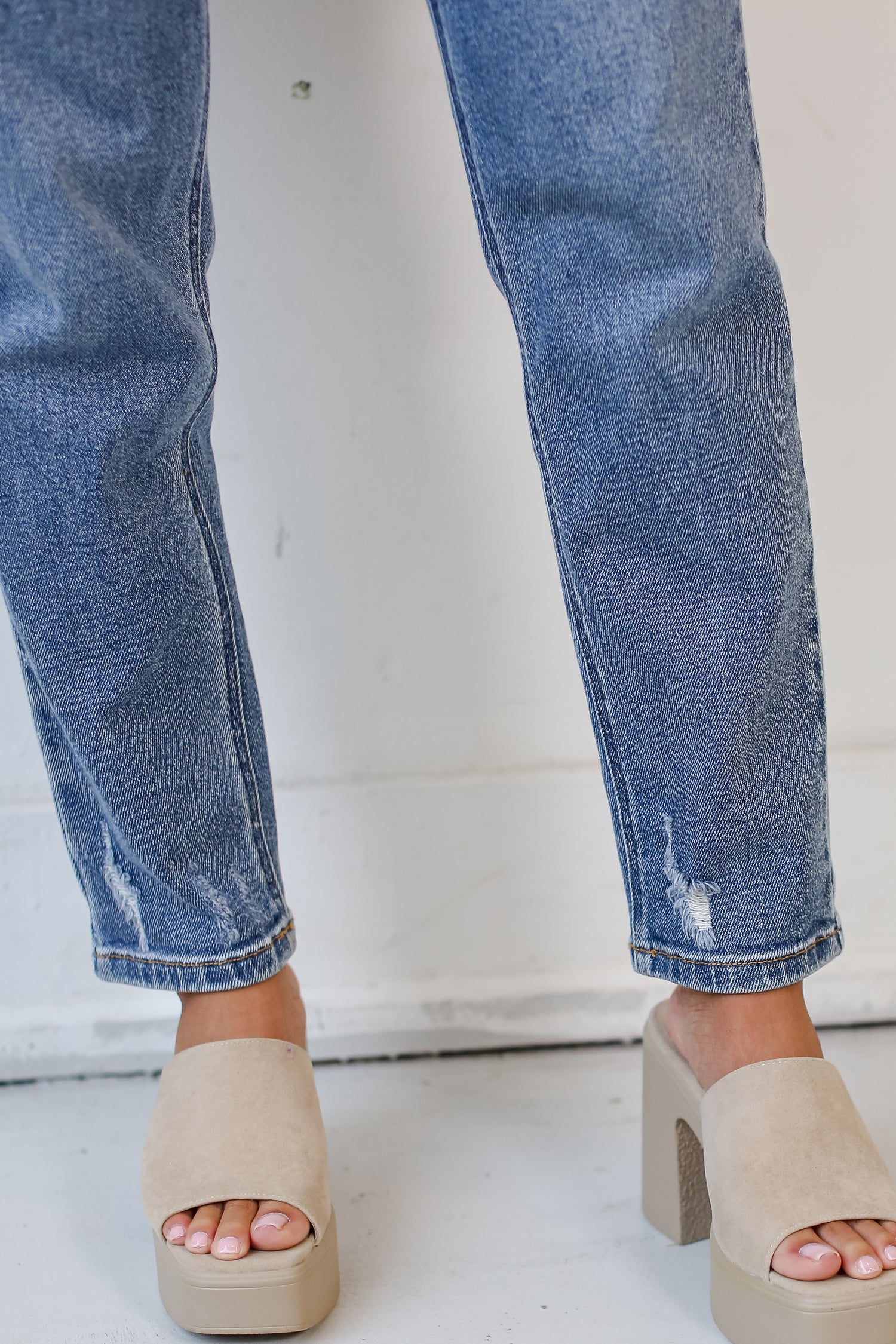 cute medium wash Mom Jeans