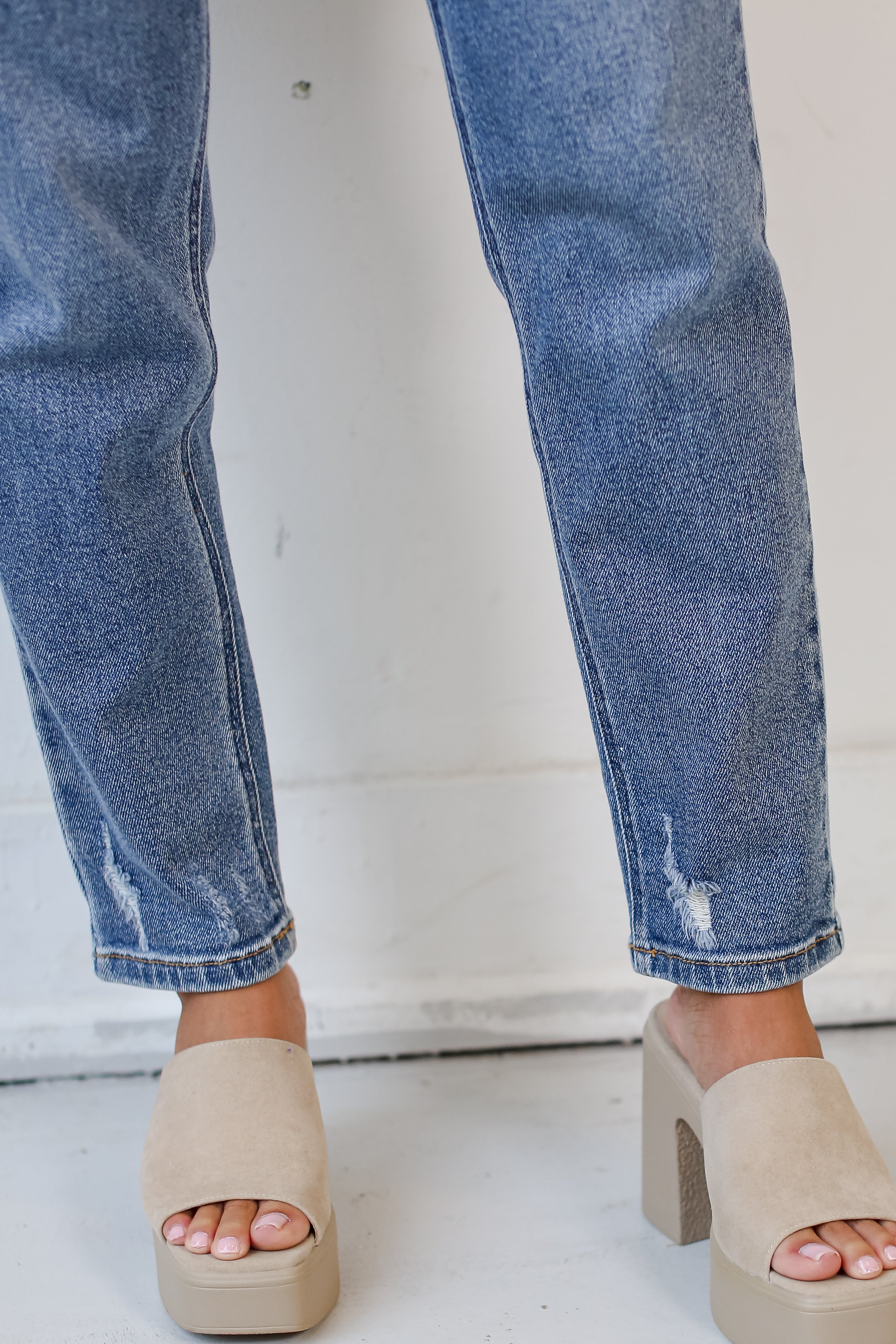 cute medium wash Mom Jeans