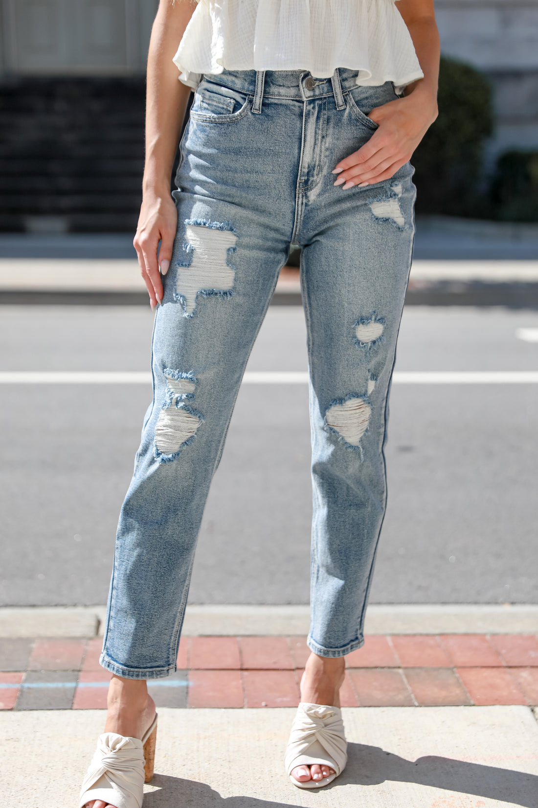 Distressed Mom Leg Jeans