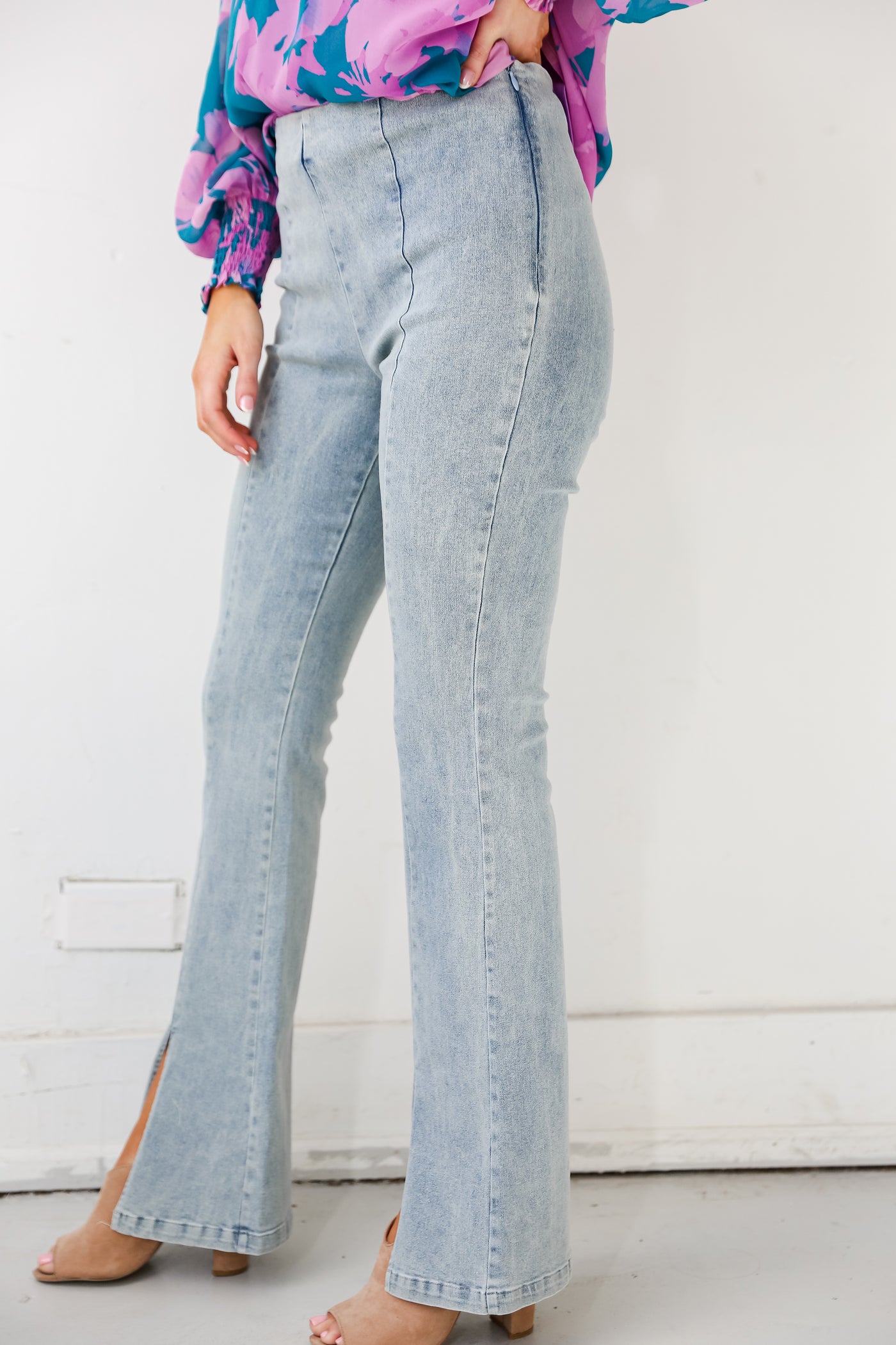 cute Light Wash Flare Jeans