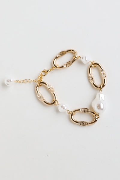 Gold Pearl Chainlink Bracelet flat lay