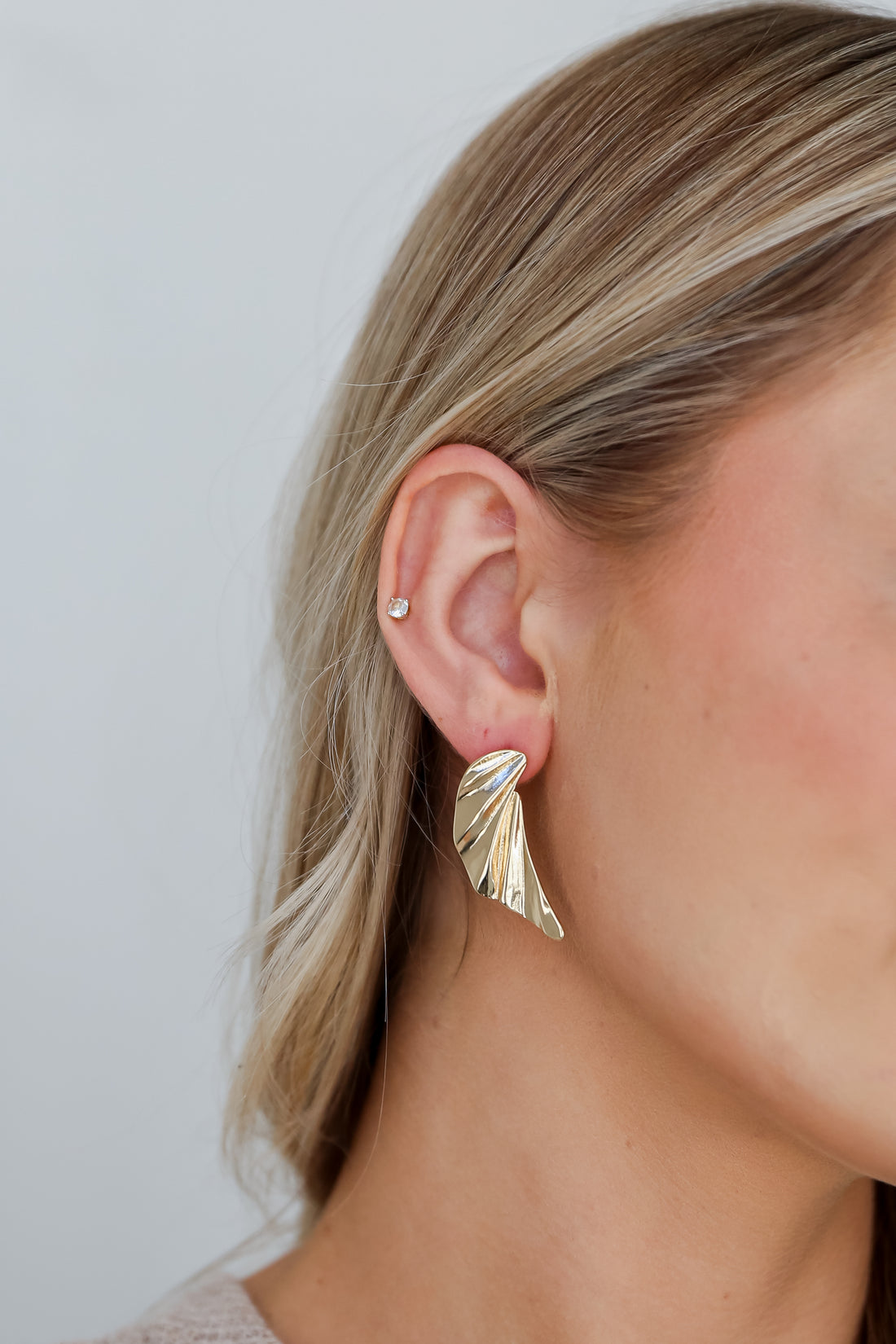 gold earrings