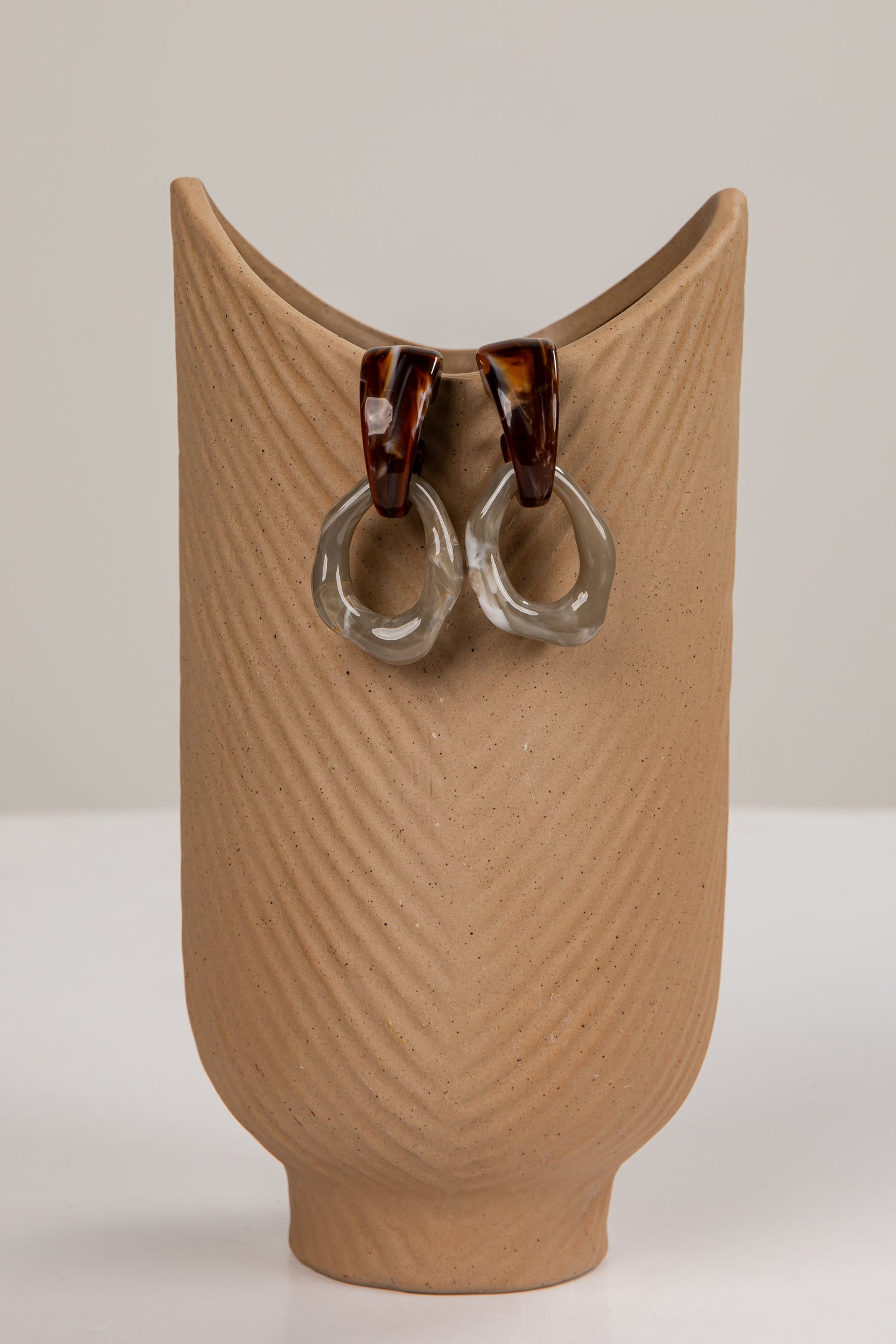 grey dress earrings Silver Grey Dress Jewellery Combination: 10 Elegant Style Ideas
