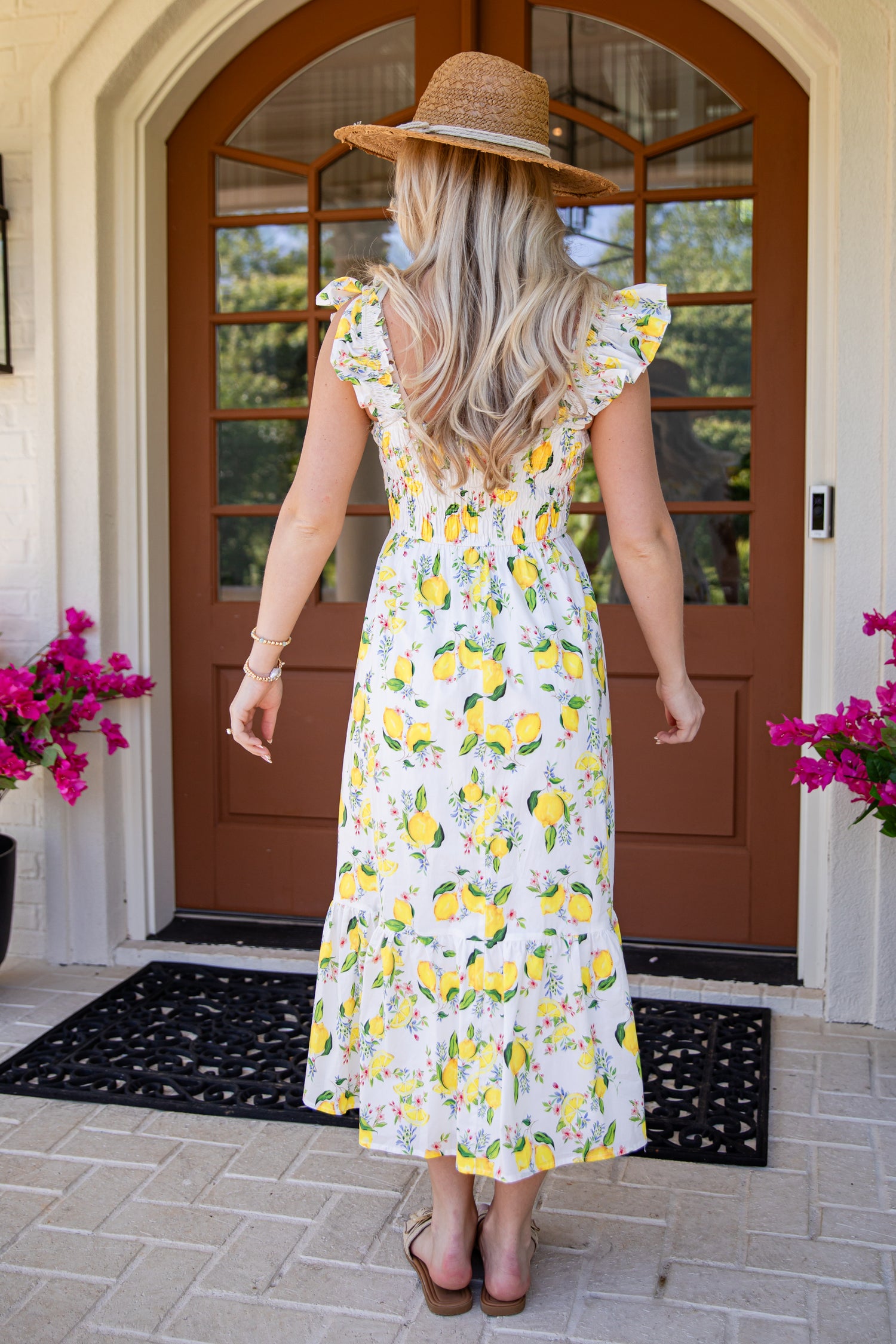 white dress with yellow flowers The Regina in Butter Baroque Floral 6 / Butter Yellow Baroque Floral Runs true to size Jordan is 58 and wearing a size small with 4 heels. FINAL SALE - Sunny Days