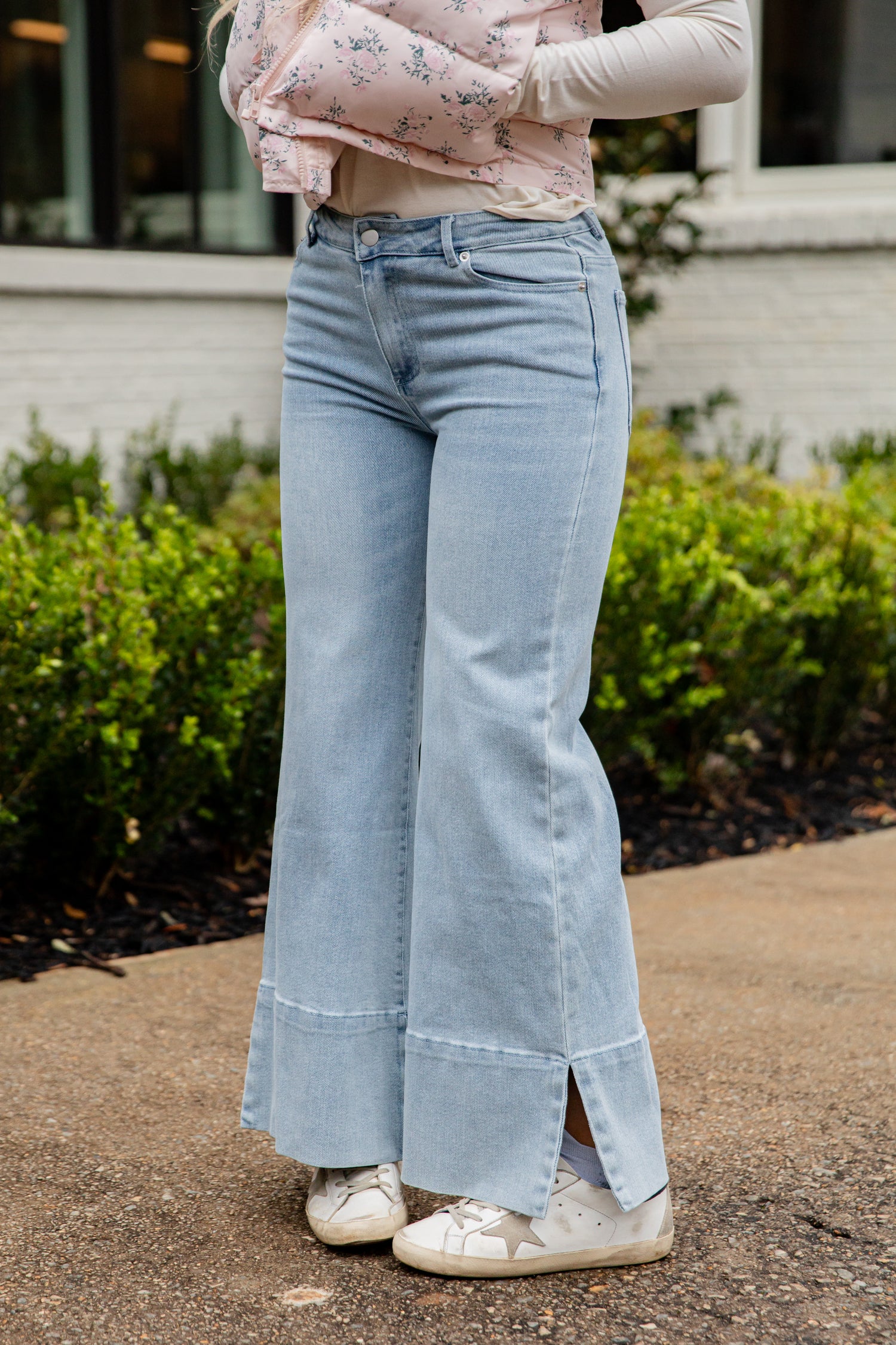High Rise Light Wash Flare Jeans Womens Light Wash High-Rise Wide Leg Jeans Trendy Women High Rise Light Wash Flare Jeans Womens Light Wash High-Rise Wide Leg Jeans Trendy Women
