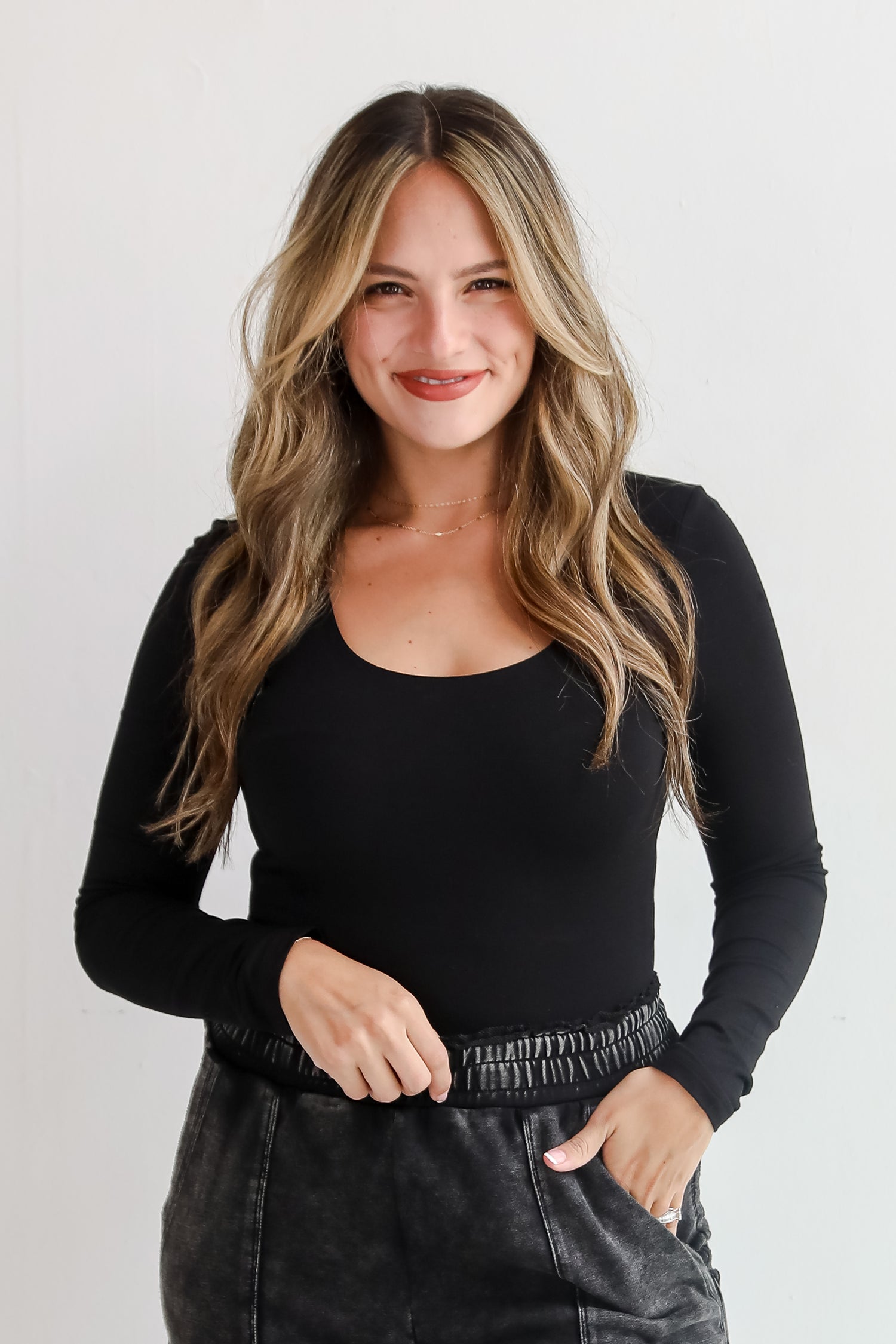 Liz Everyday Scoop Neck Long Sleeve Cropped Tee