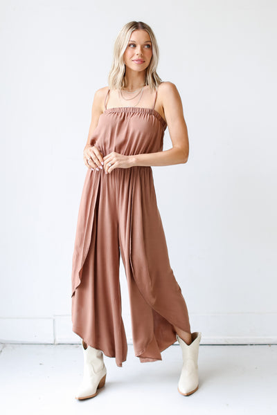 dress up model wearing a brown Jumpsuit