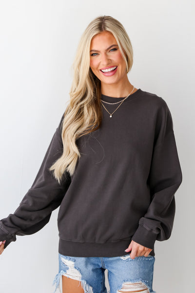 charcoal grey Oversized Pullover on model