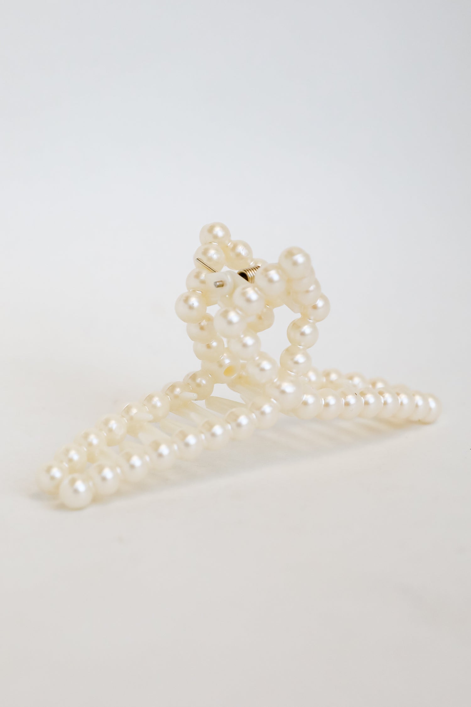 Posh Brilliance White Pearl Claw Hair Clip