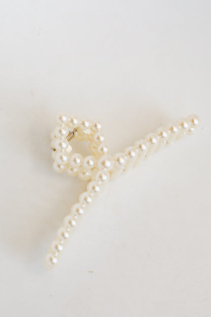 Posh Brilliance White Pearl Claw Hair Clip