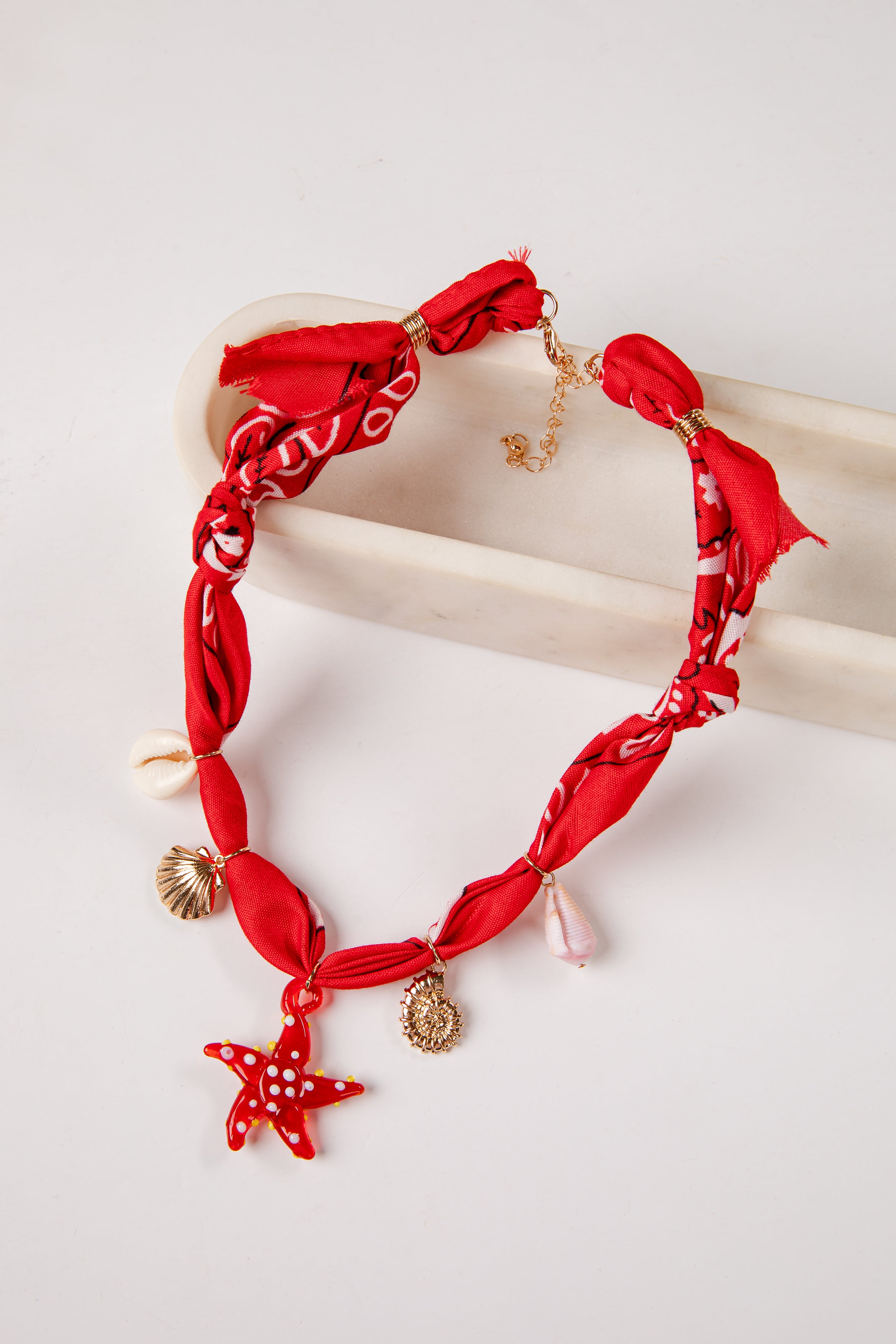 ネックレス EVAE+MOB - BANDANA COLOR PAISLEY CHARMS FINAL SALE - Ansley Bandana Costal Charm Red Necklace – Dress Up
