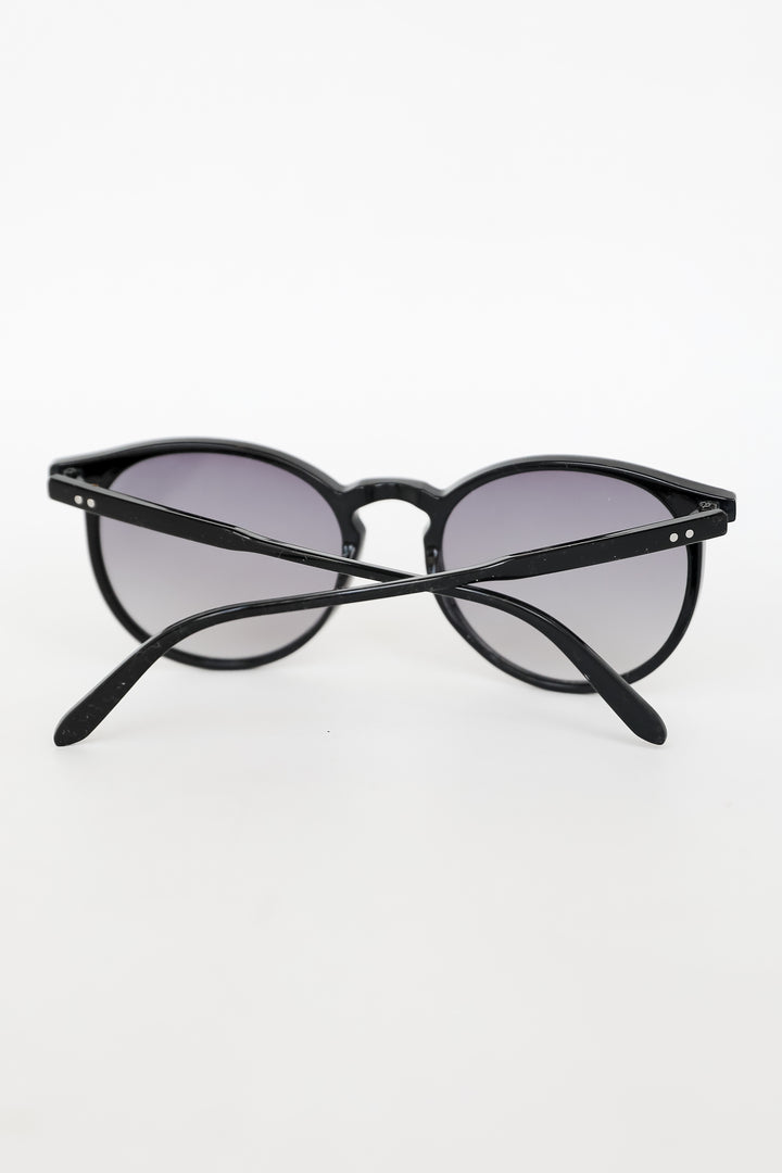 Perfectly Iconic Black Round Sunglasses