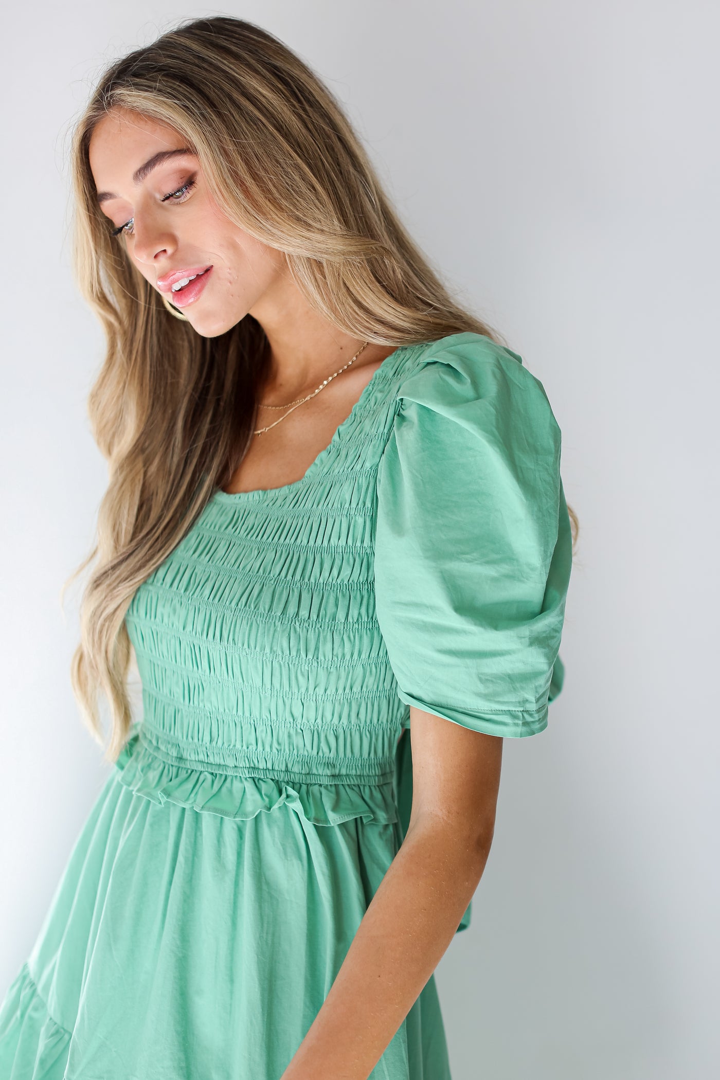 green Tiered Midi Dress close up sleeve