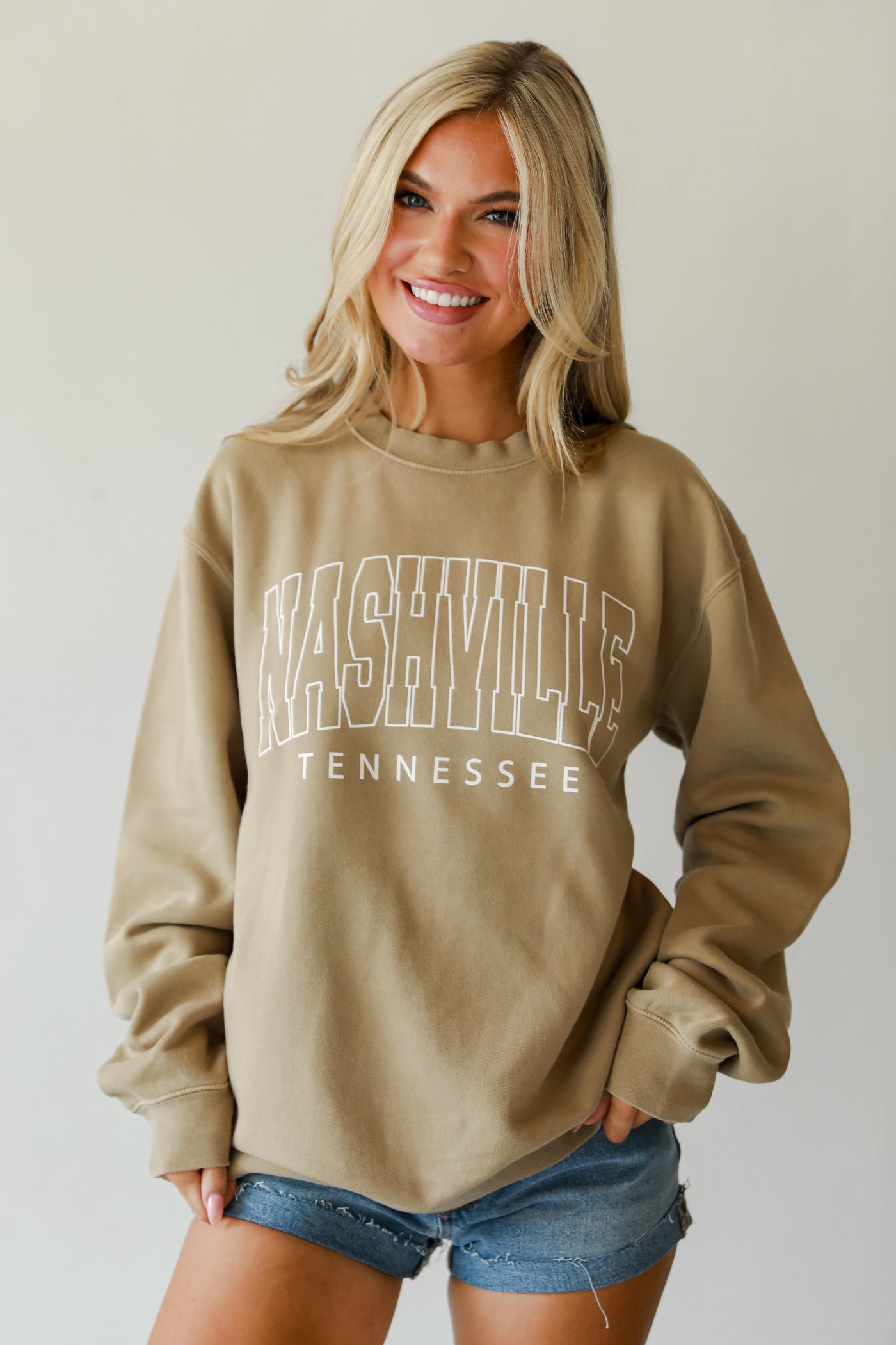 Tan Nashville Tennessee Pullover on modl