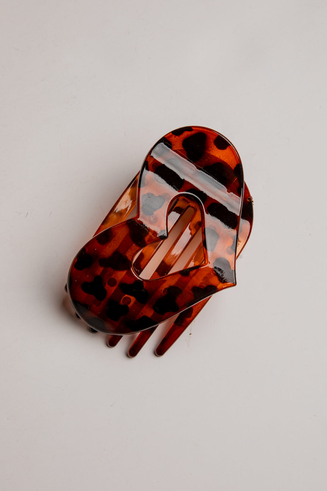Sweet On You Tortoise Heart Claw Clip