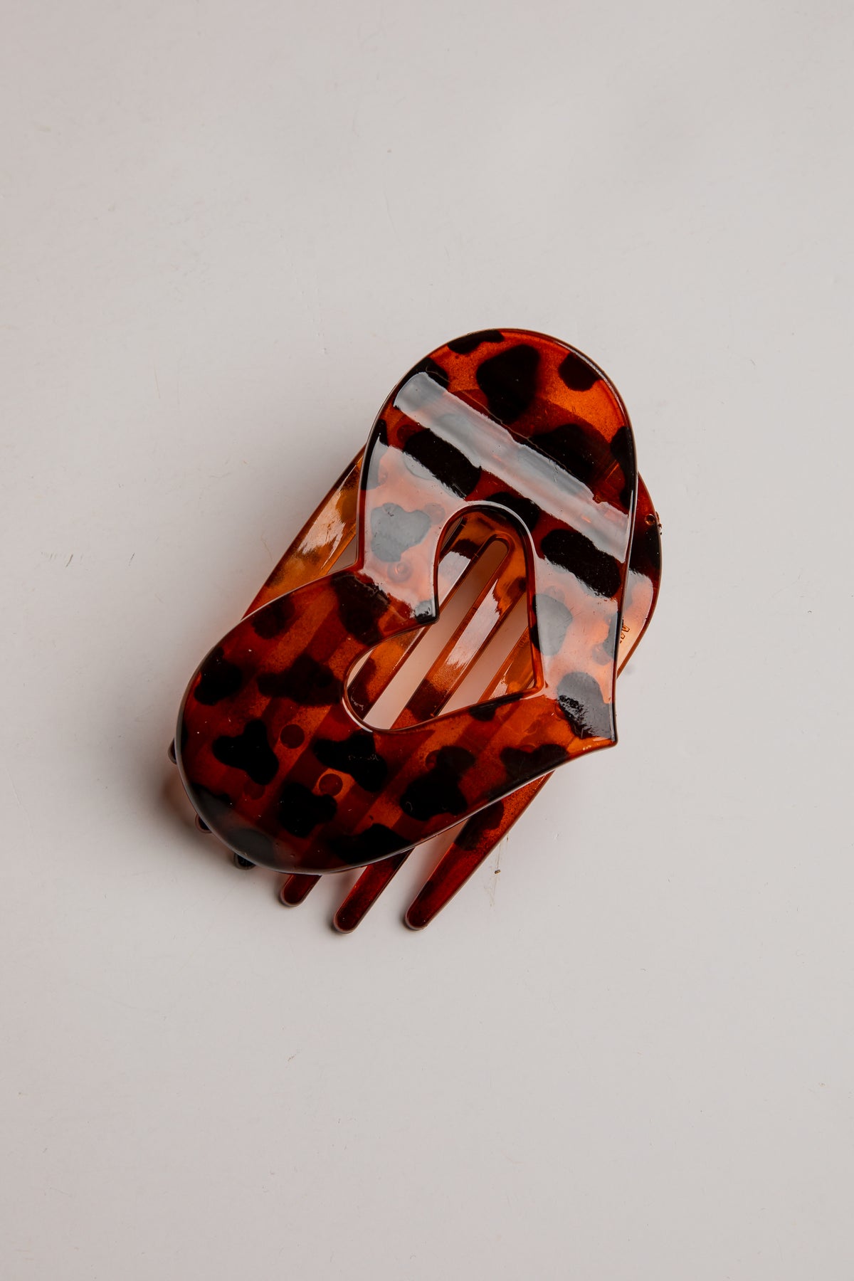 Sweet On You Tortoise Heart Claw Clip