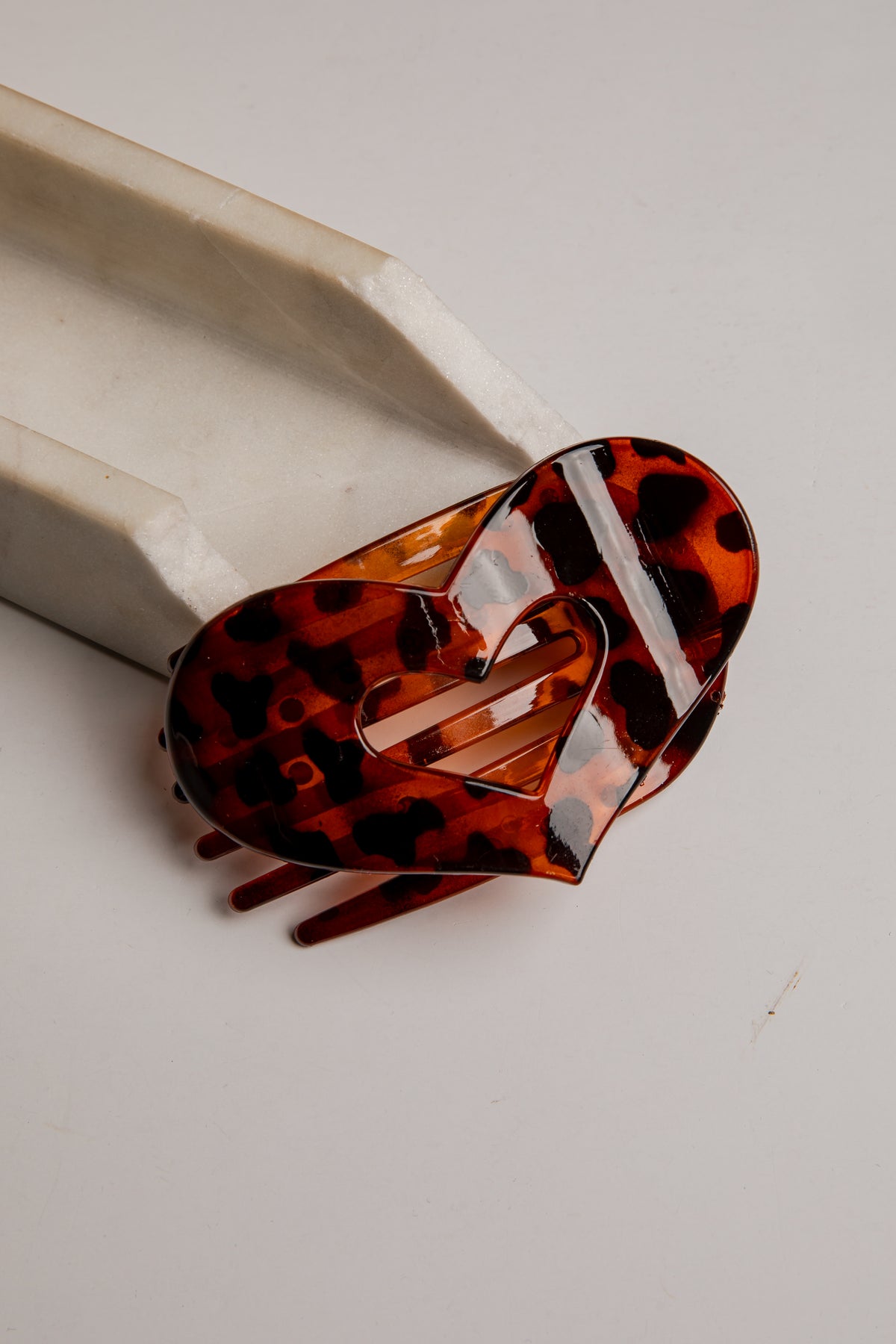 Sweet On You Tortoise Heart Claw Clip