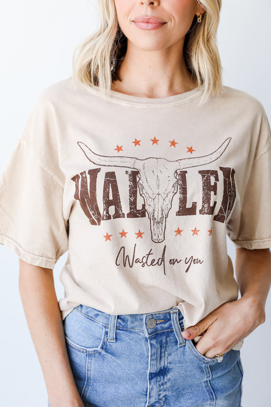 stone Wallen Wasted On You Cropped Graphic Tee on model