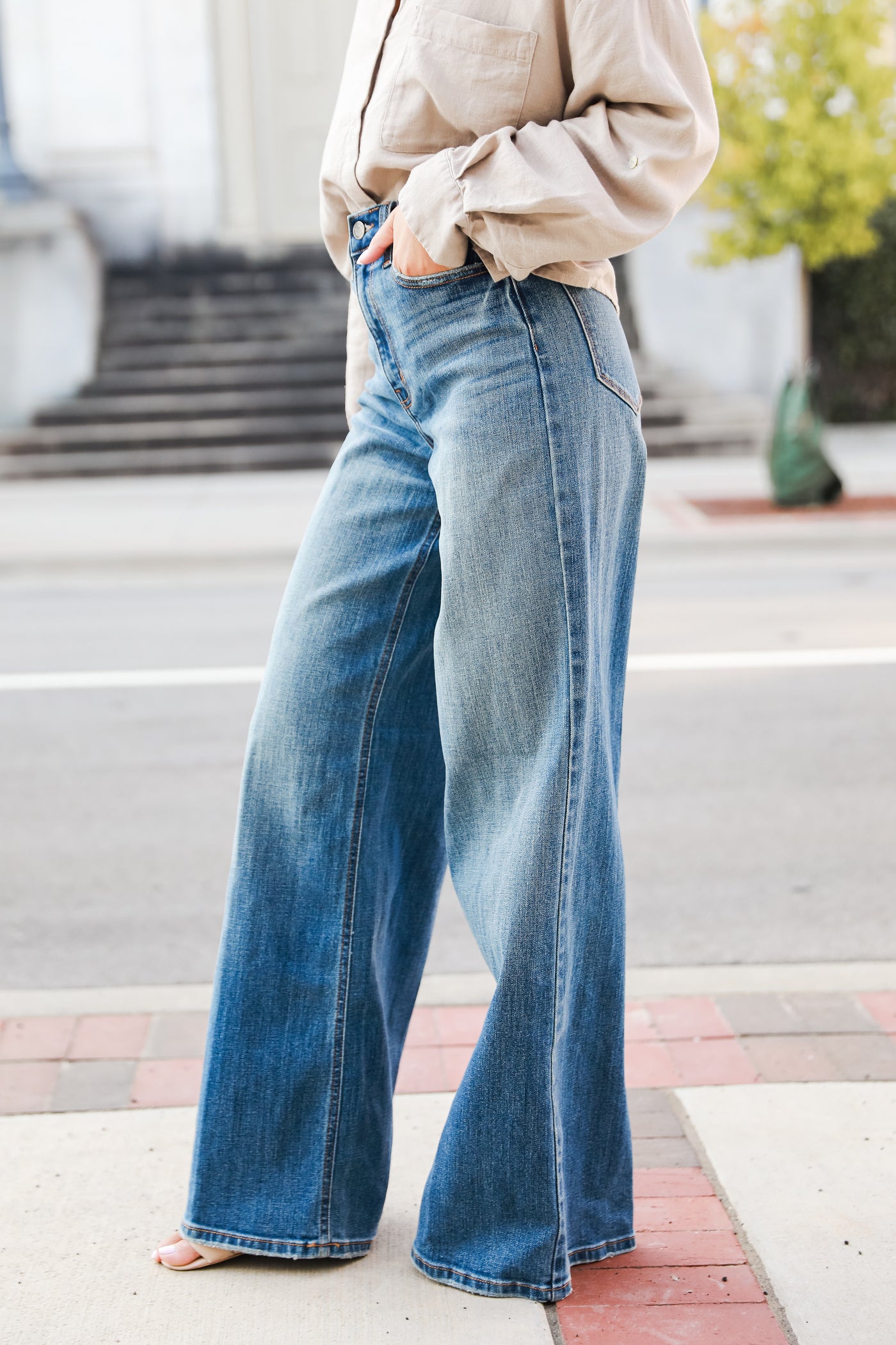 – ShopDressUp Medium Dress Up | Wide Leg Jeans Trendy Wash