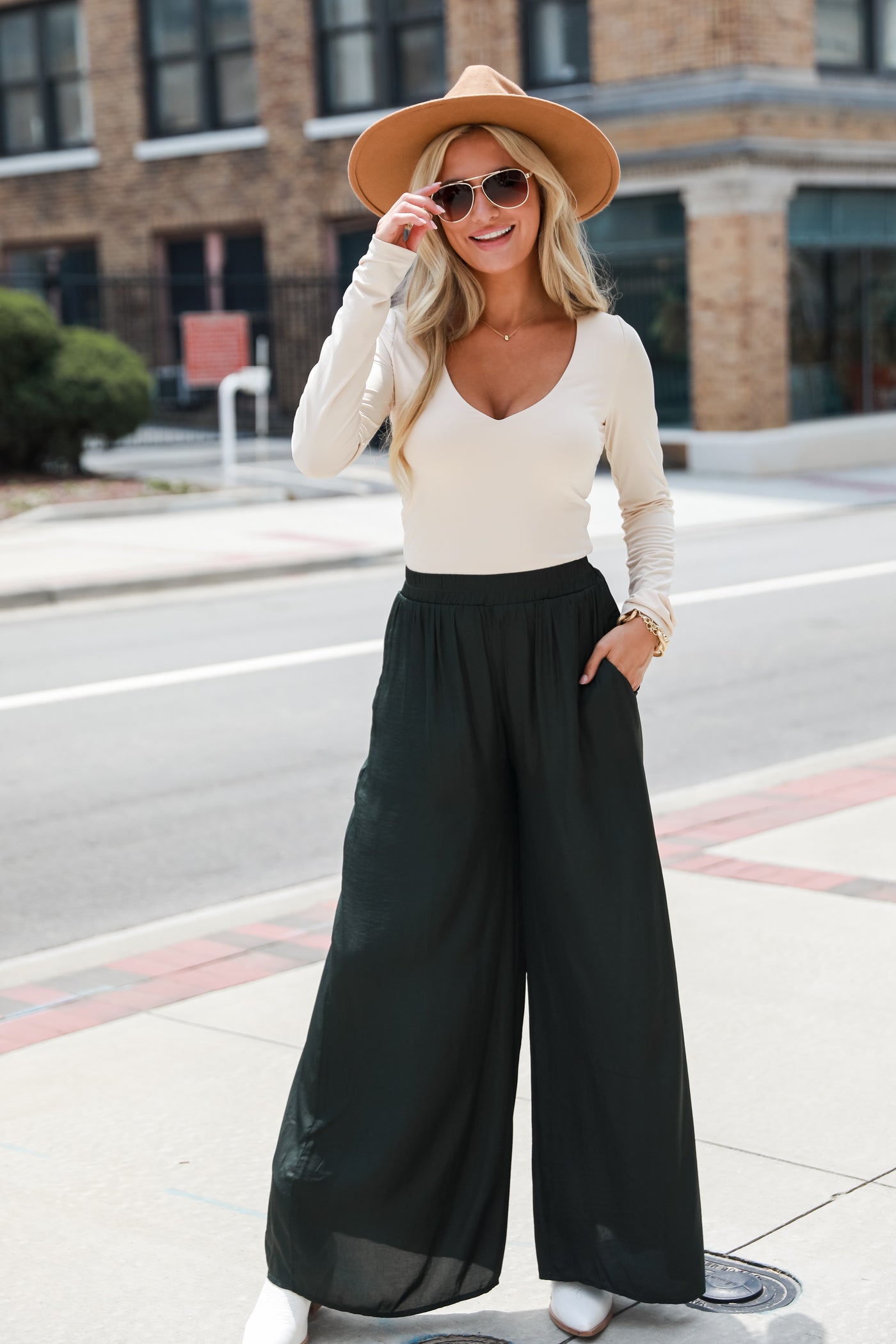 Yellow Wide Leg Pants with Mustard Pants Outfits (35 ideas & outfits)