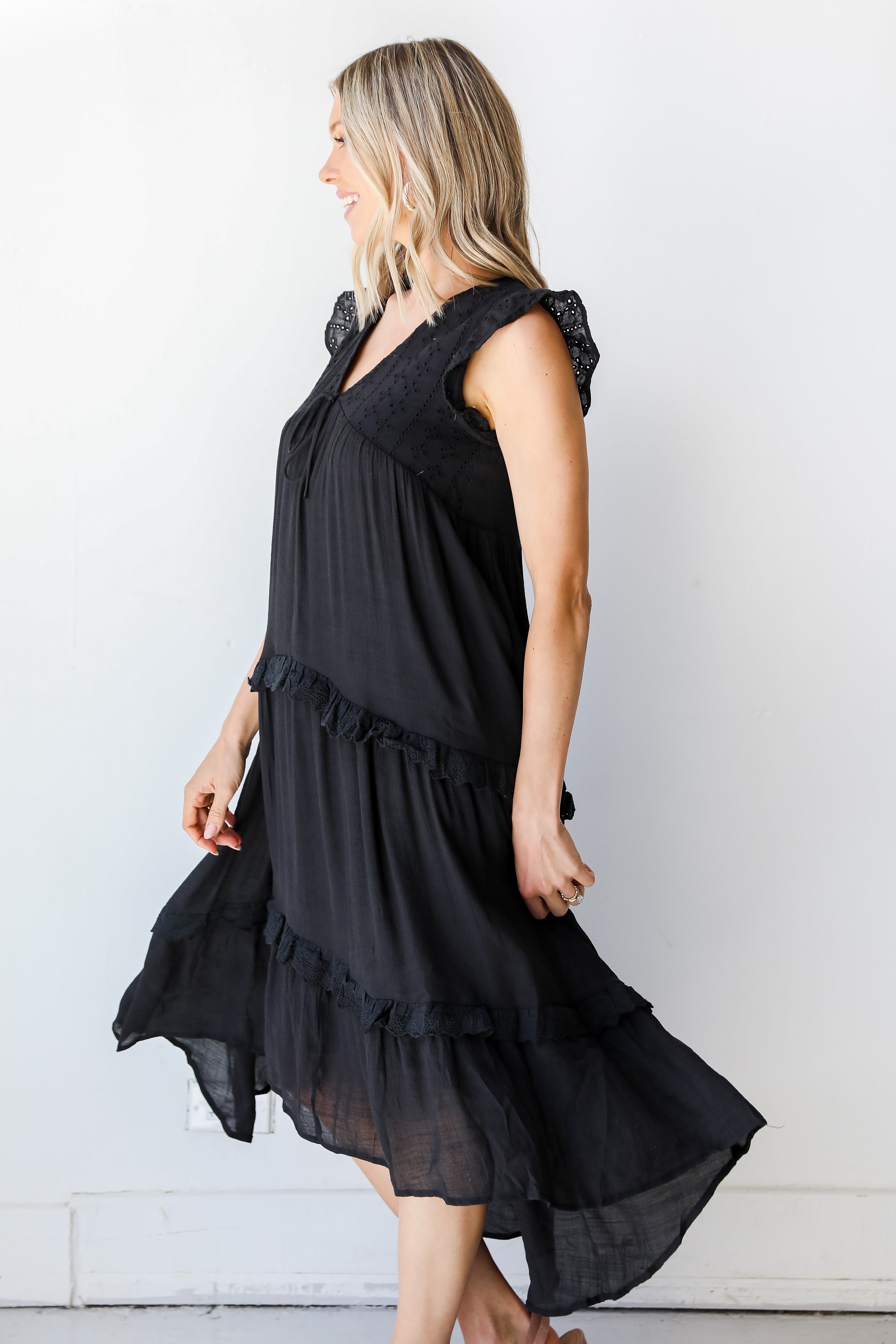 Eyelet Tiered Midi Dress side view